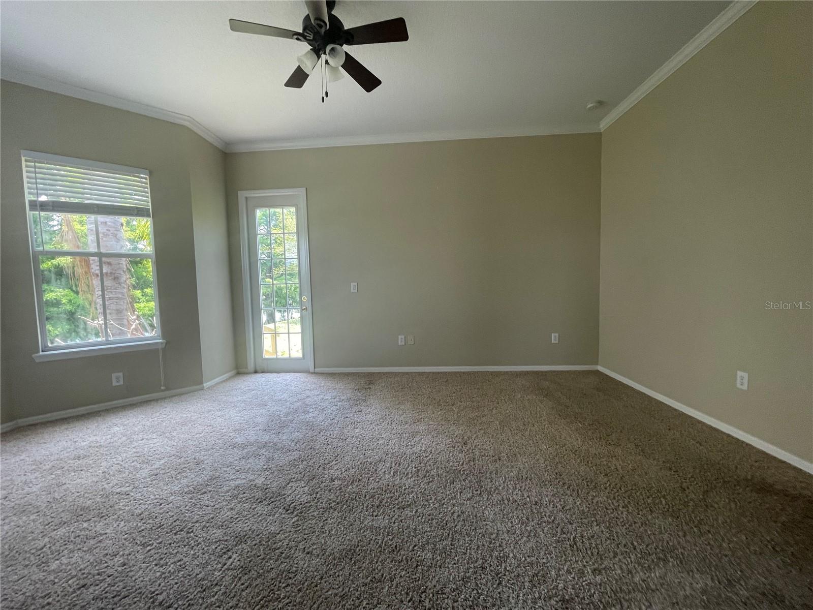 Listing photo id 12 for 405 Islebay Drive