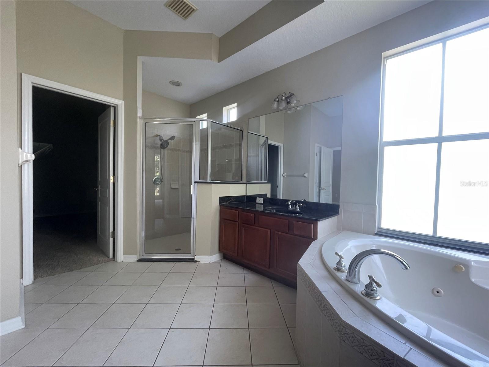 Listing photo id 13 for 405 Islebay Drive