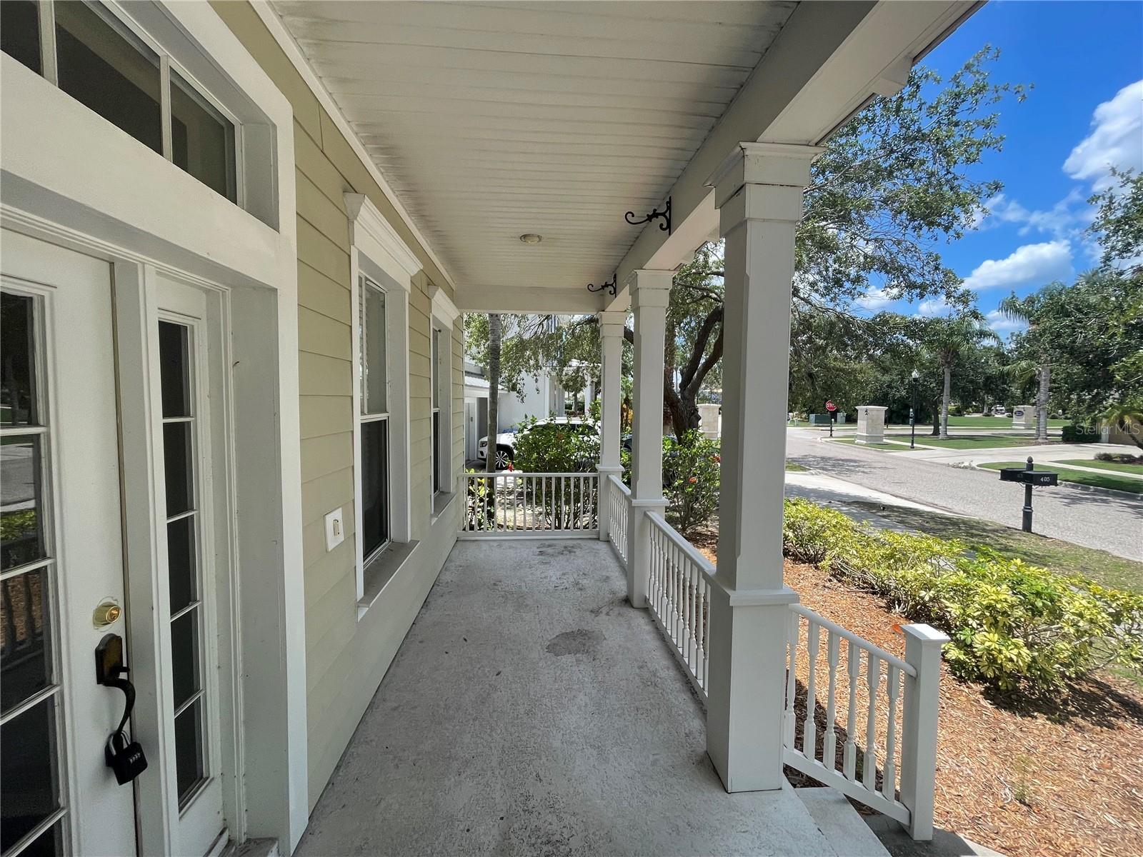 Listing photo id 0 for 405 Islebay Drive