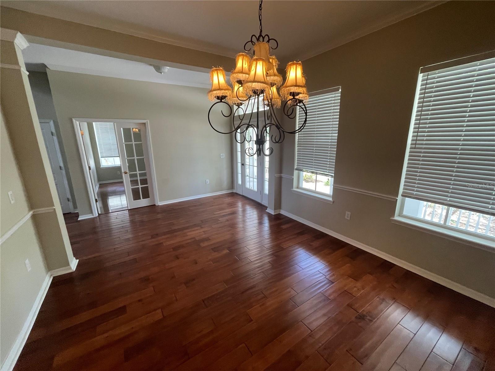 Listing photo id 1 for 405 Islebay Drive