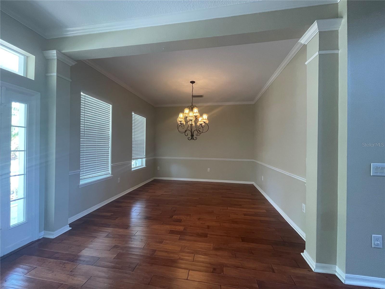 Listing photo id 2 for 405 Islebay Drive