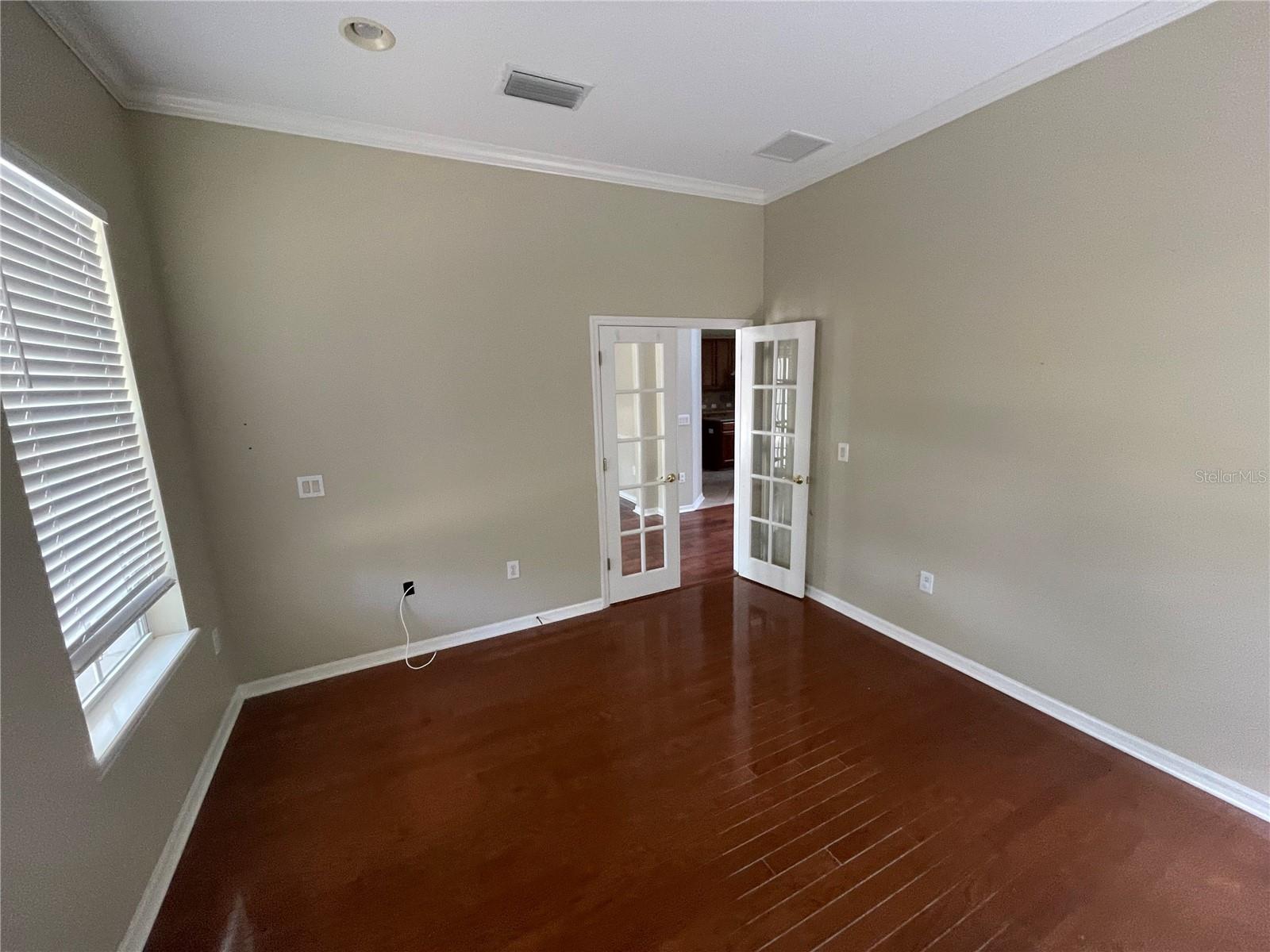 Listing photo id 3 for 405 Islebay Drive