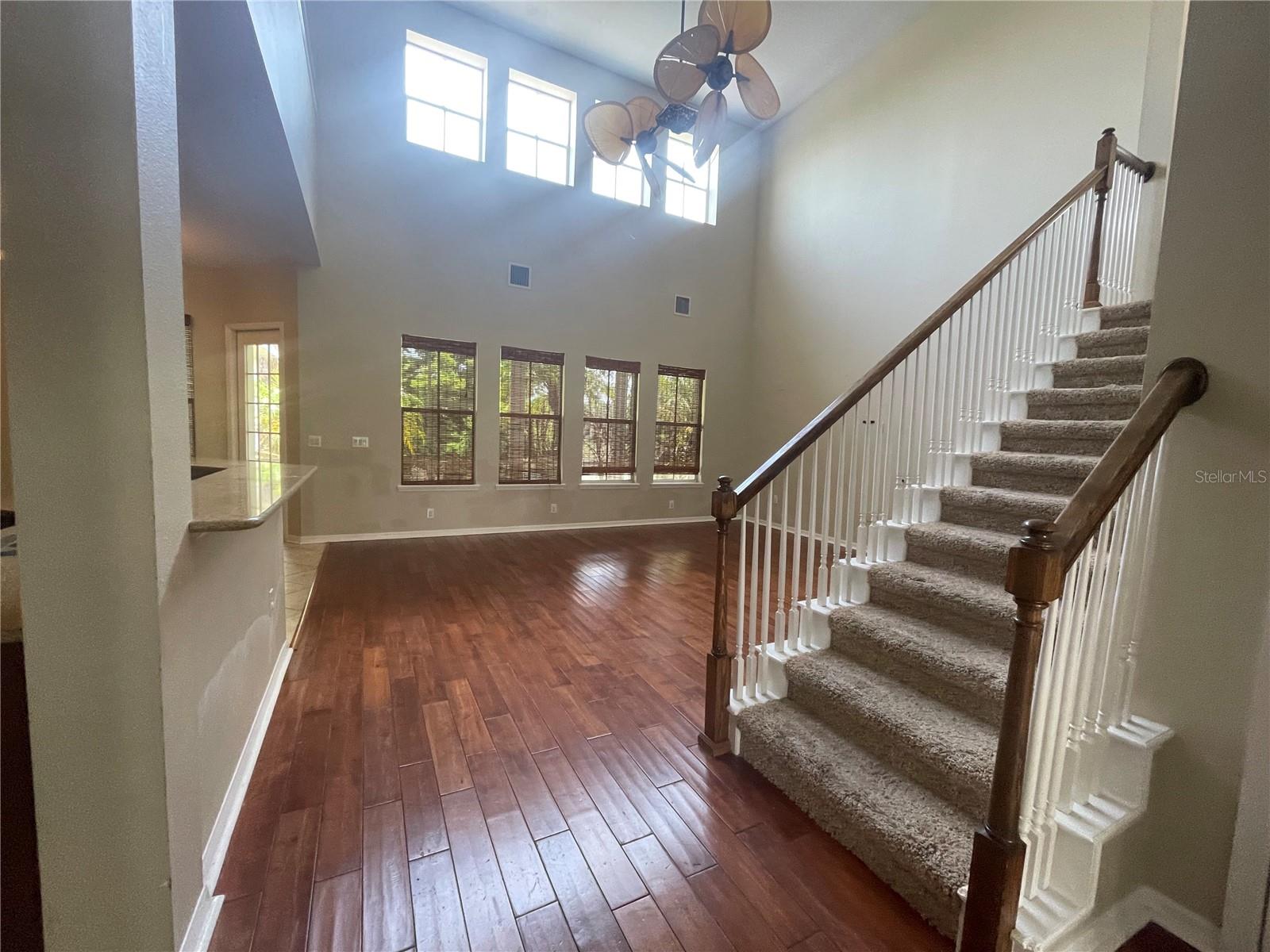 Listing photo id 4 for 405 Islebay Drive
