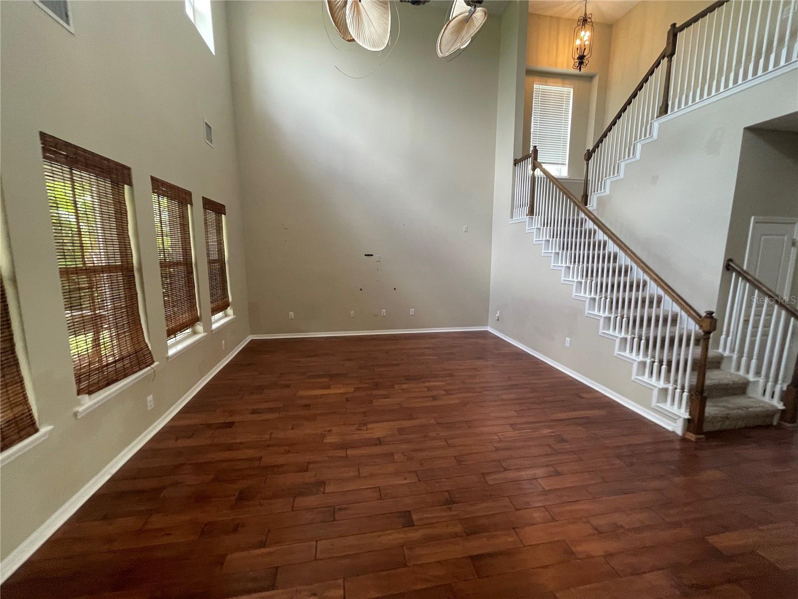 Listing photo id 5 for 405 Islebay Drive