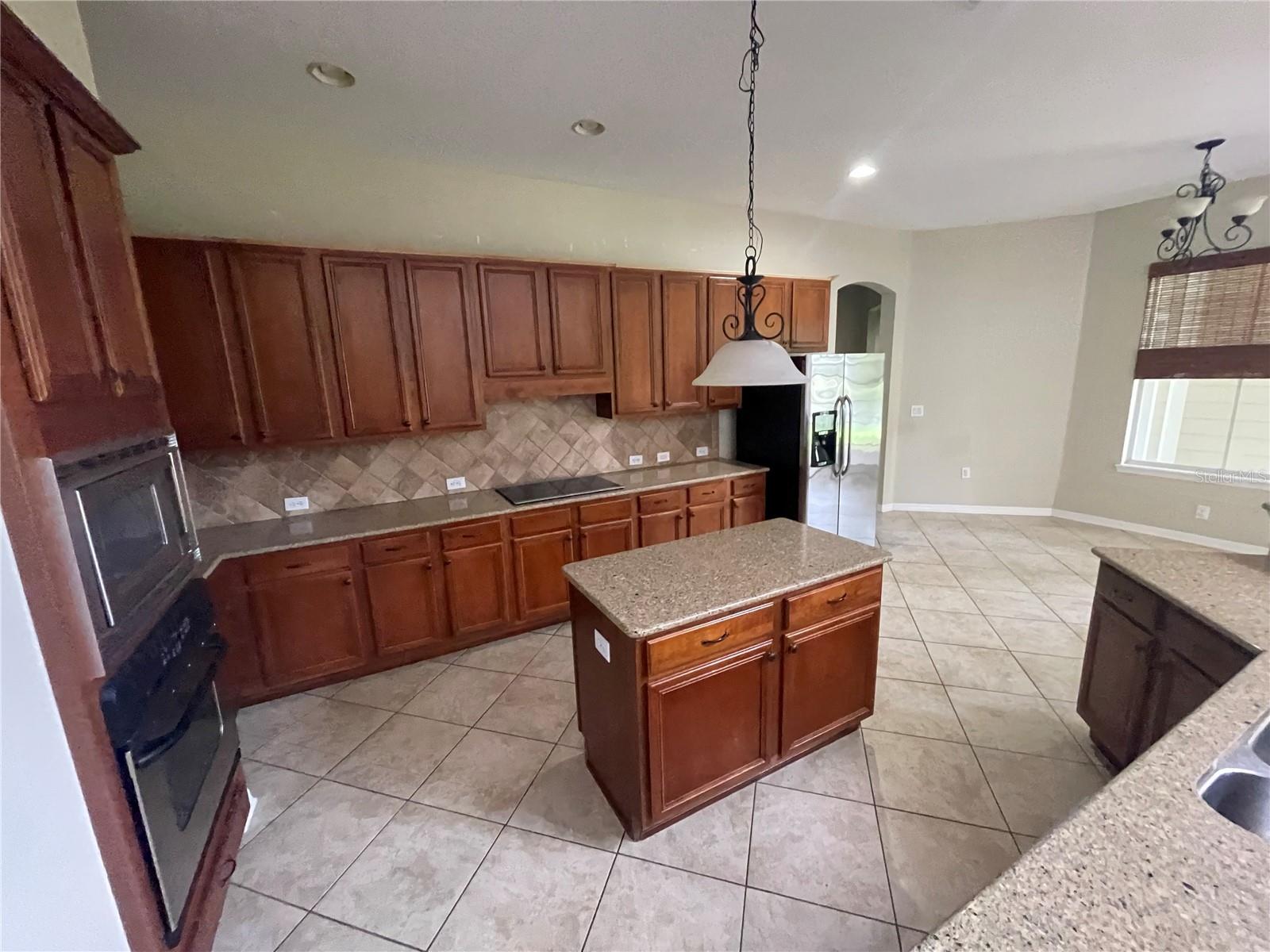 Listing photo id 7 for 405 Islebay Drive