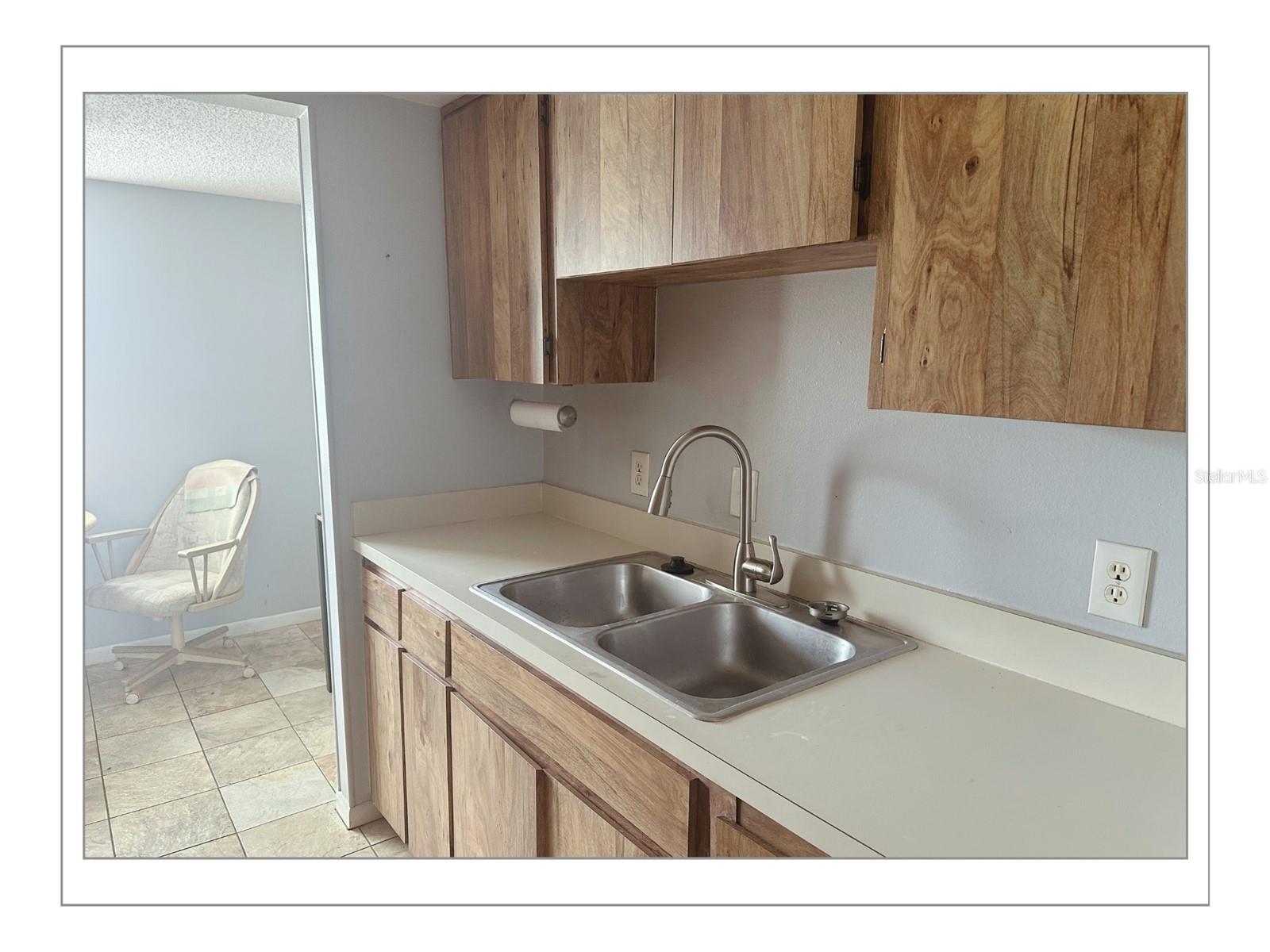 Image 4 of 11 For 5541 Bay Boulevard 310
