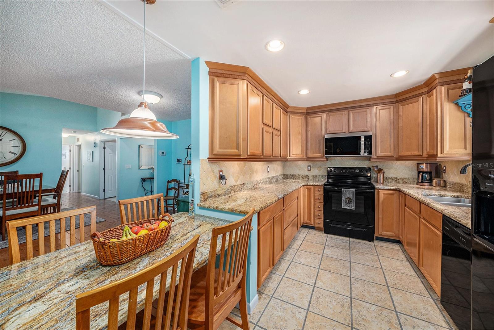 Listing photo id 10 for 19 Harbor Oaks Circle