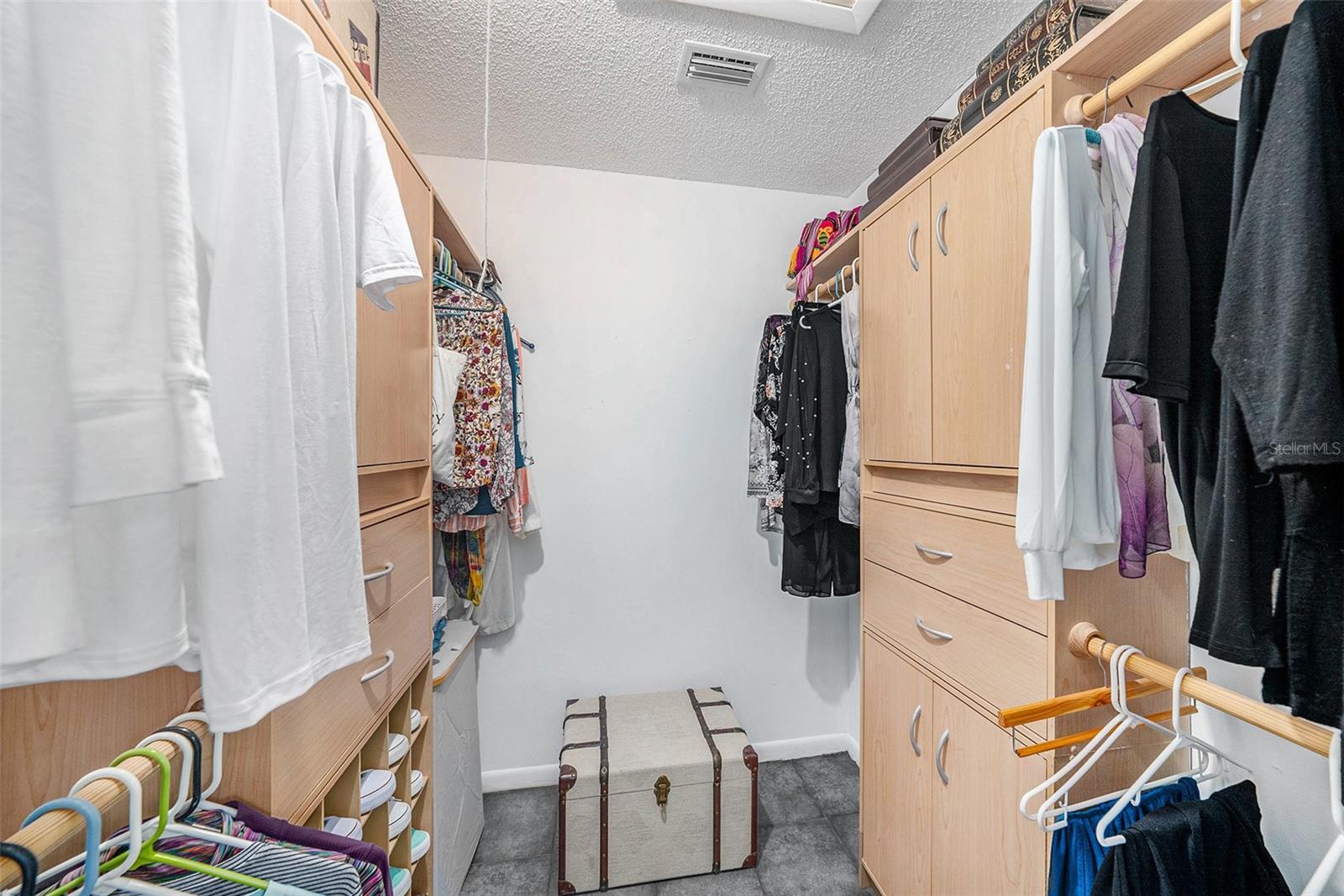 Listing photo id 16 for 19 Harbor Oaks Circle