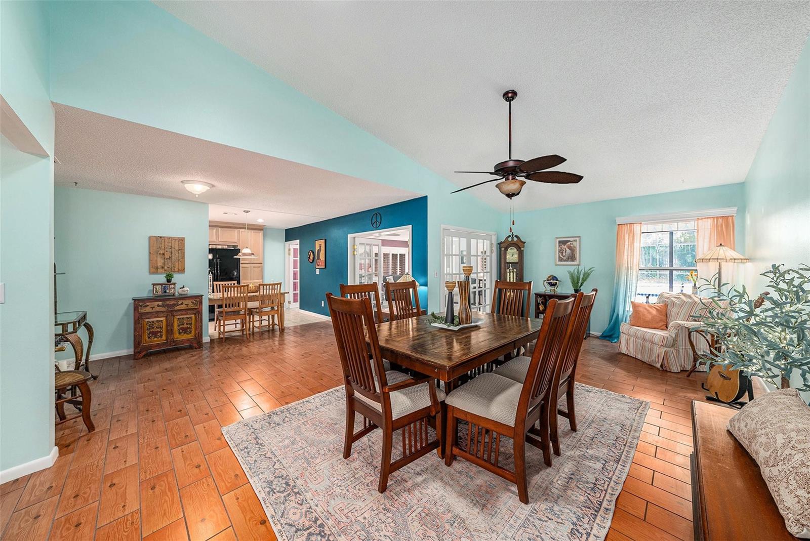 Listing photo id 5 for 19 Harbor Oaks Circle