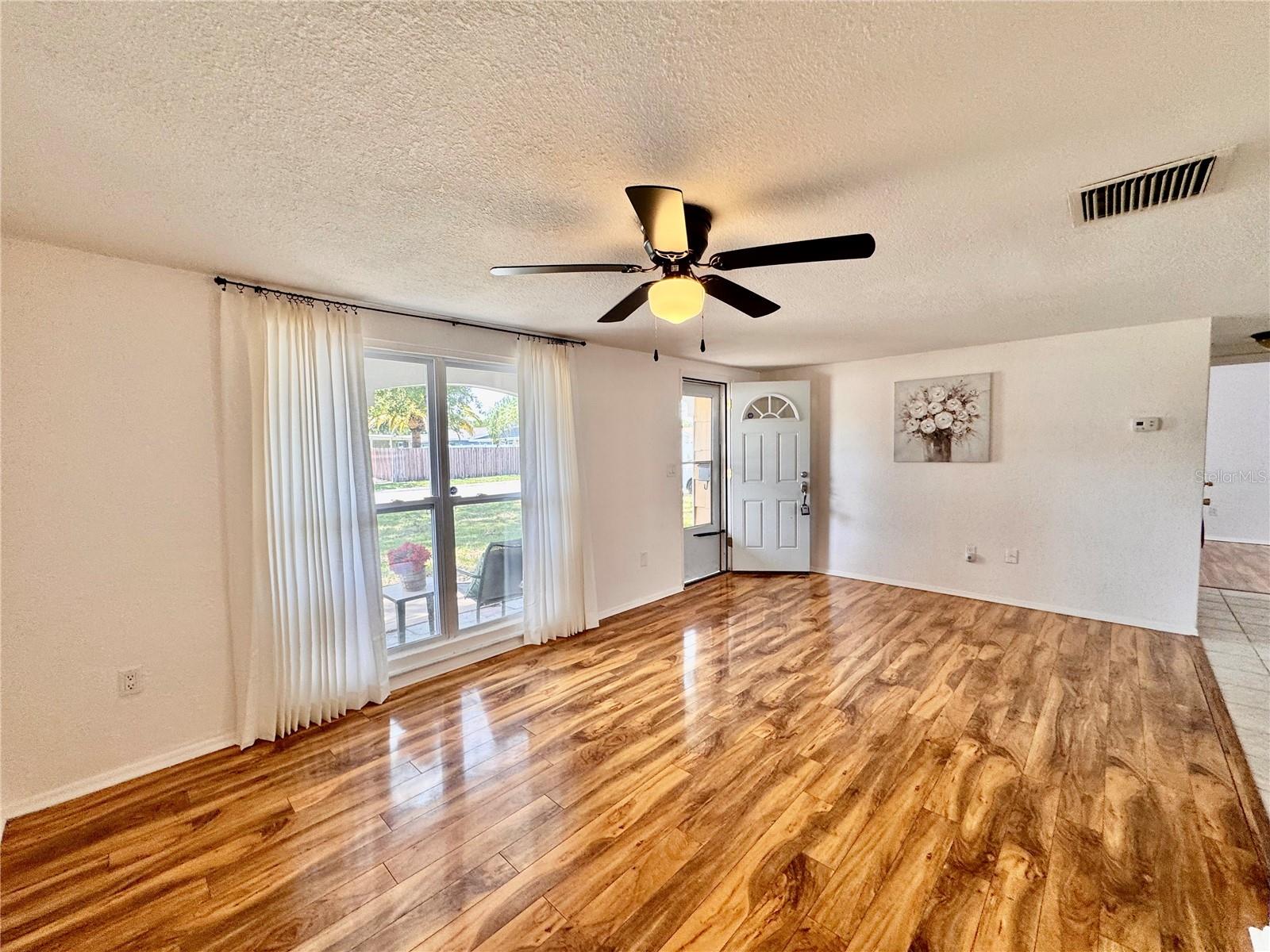 Image 6 of 27 For 3902 Glissade Drive