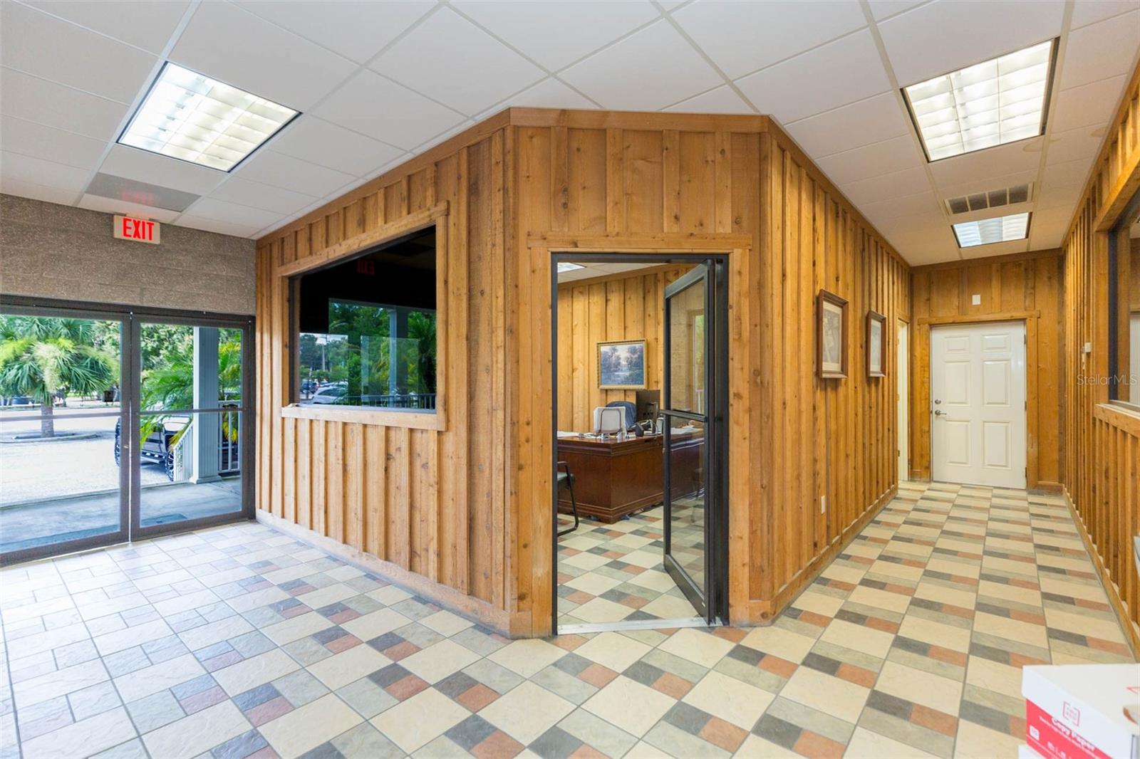 Listing photo id 9 for 13815 21st Street