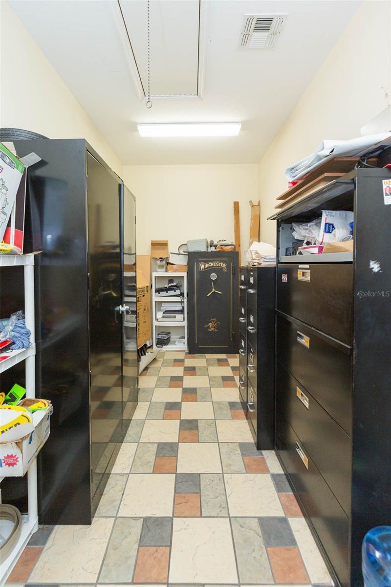 Listing photo id 25 for 13815 21st Street
