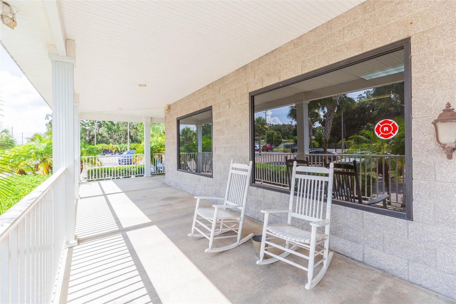 Listing photo id 2 for 13815 21st Street