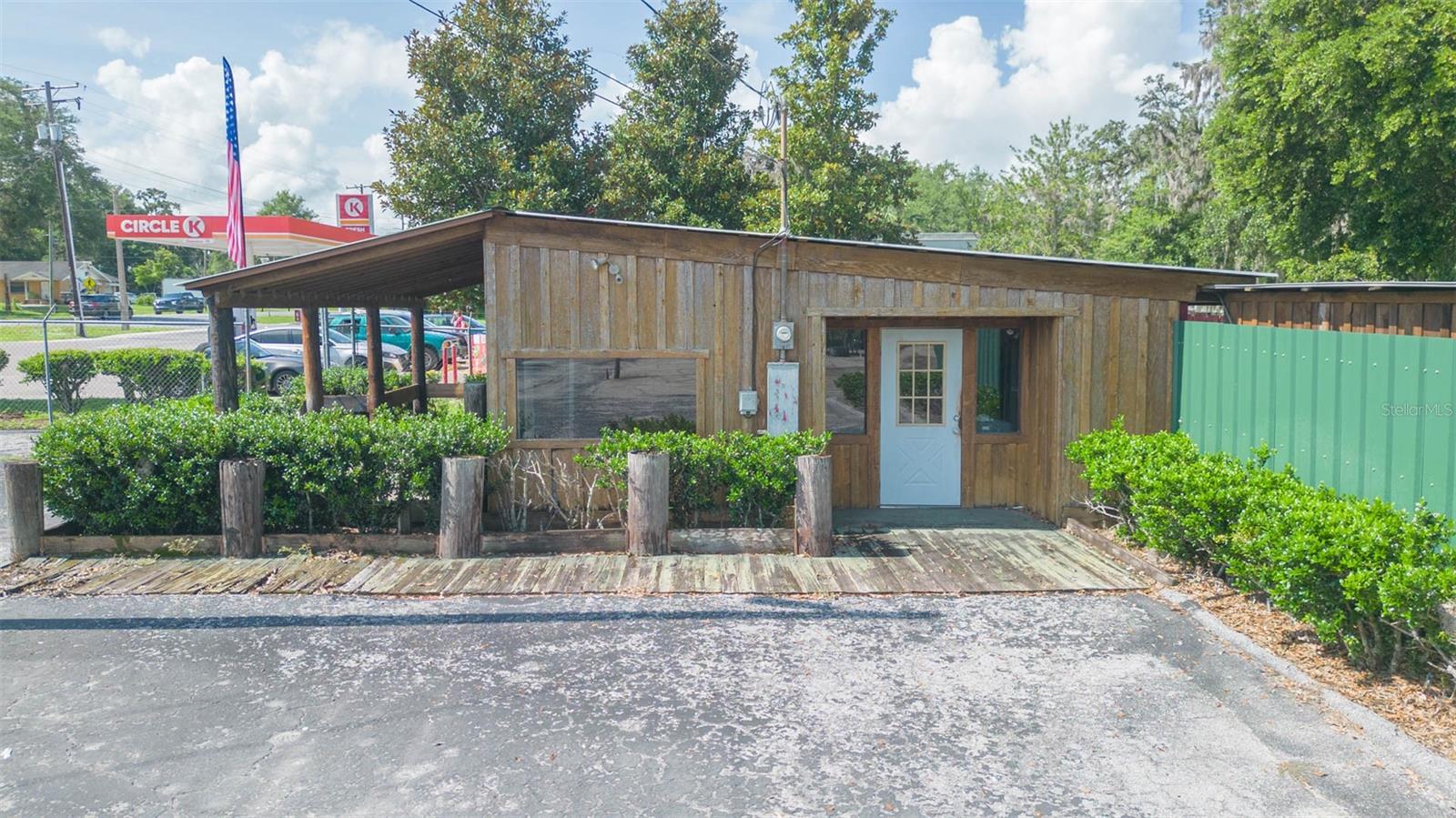 Listing photo id 70 for 13815 21st Street
