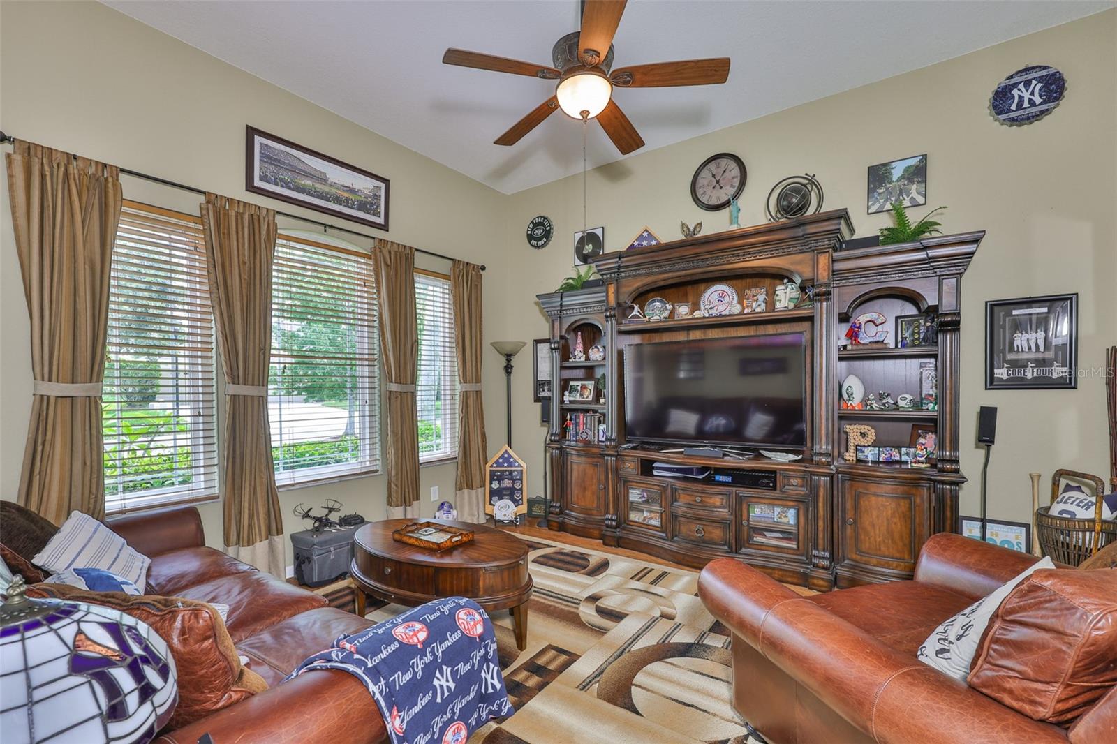 Image 18 of 59 For 13728 Artesa Bell Drive