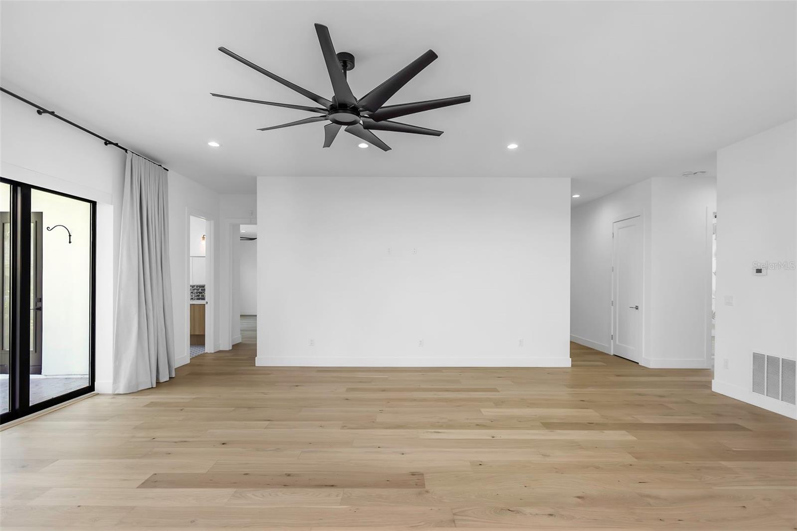 Image 13 of 69 For 5924 Bayview Circle S