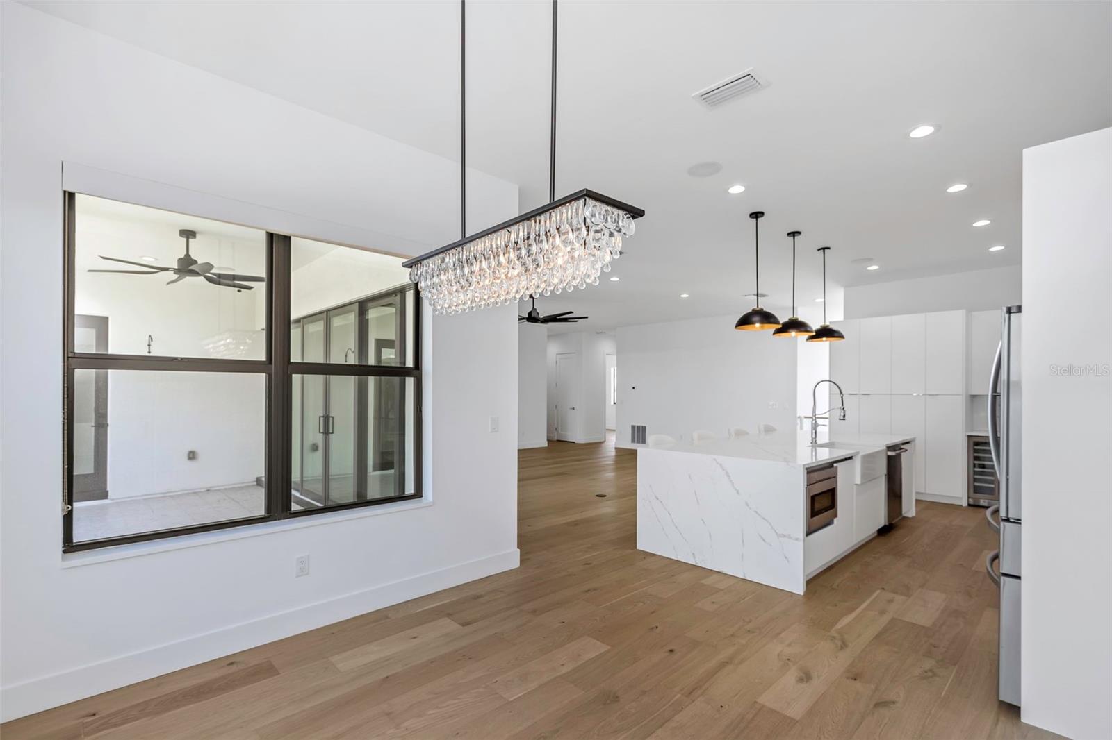 Image 14 of 69 For 5924 Bayview Circle S