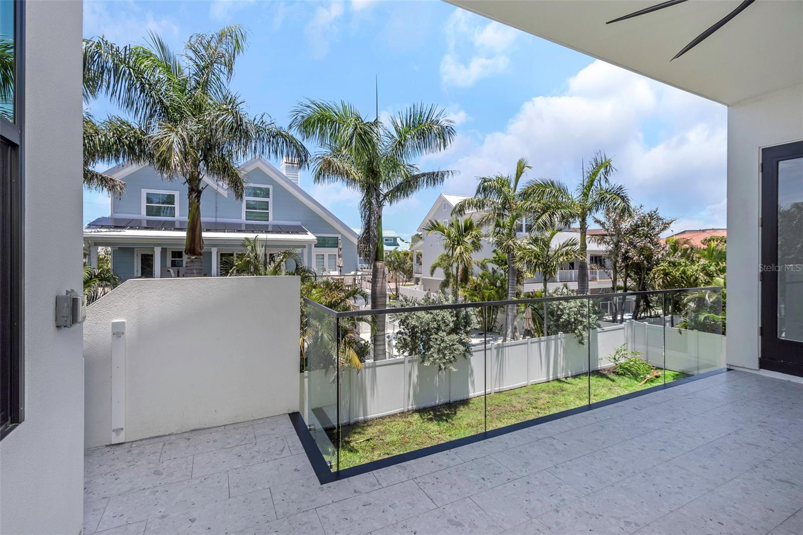 Image 16 of 69 For 5924 Bayview Circle S