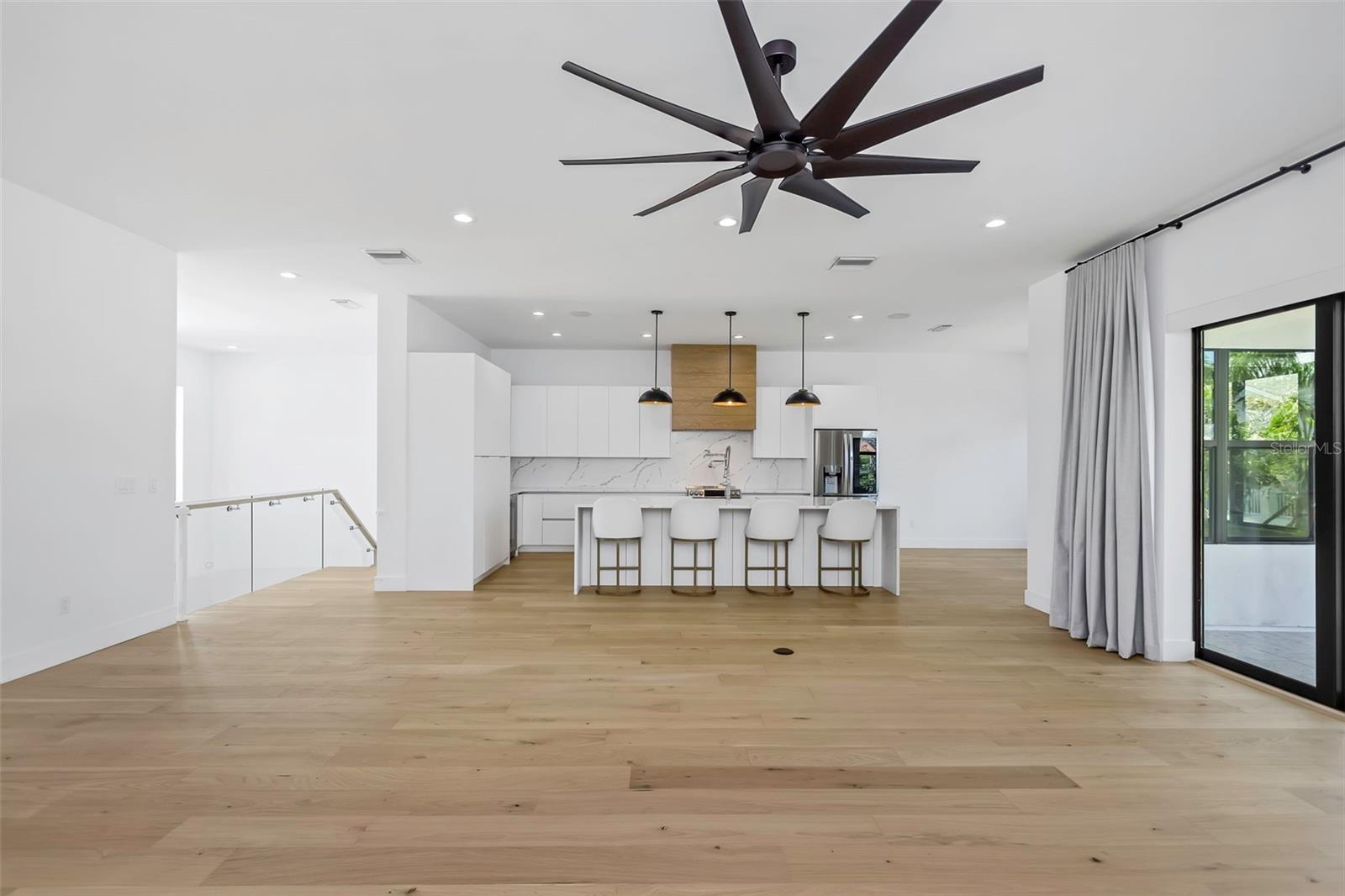 Image 17 of 69 For 5924 Bayview Circle S