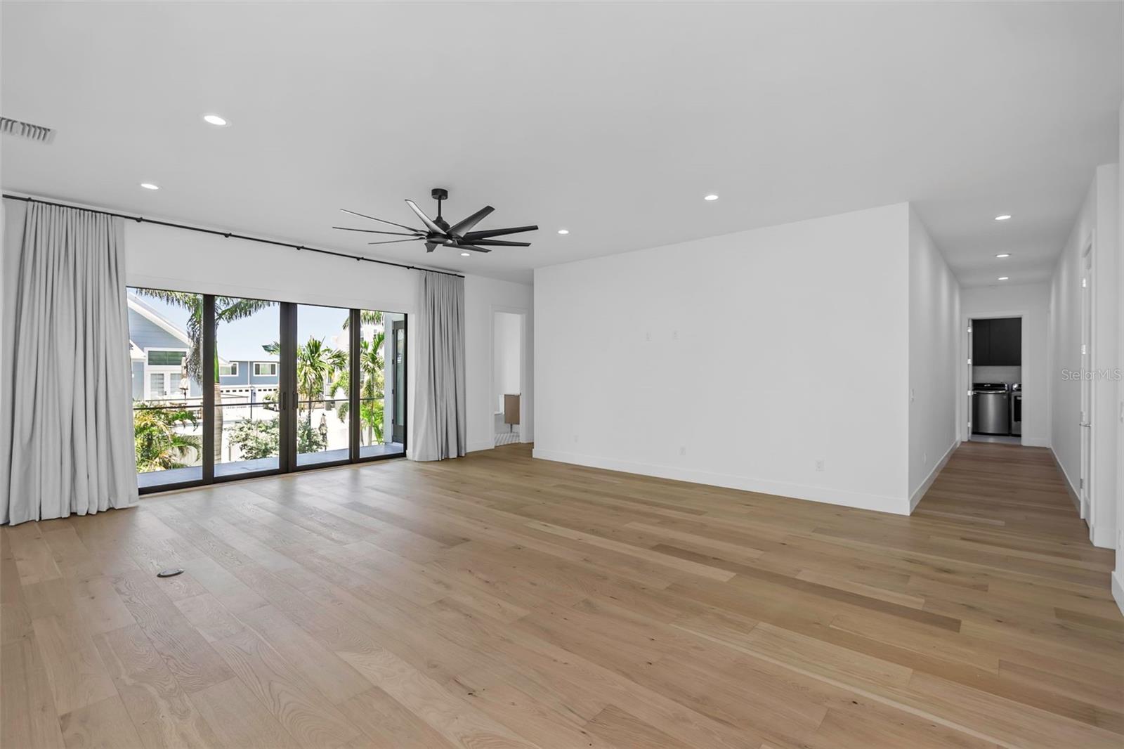 Image 18 of 69 For 5924 Bayview Circle S