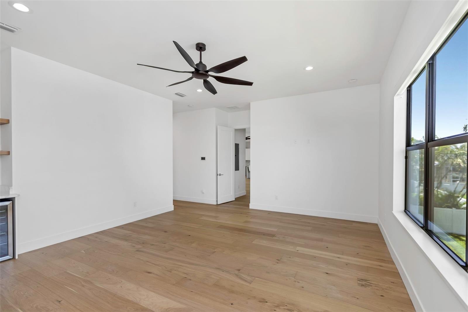 Image 31 of 69 For 5924 Bayview Circle S