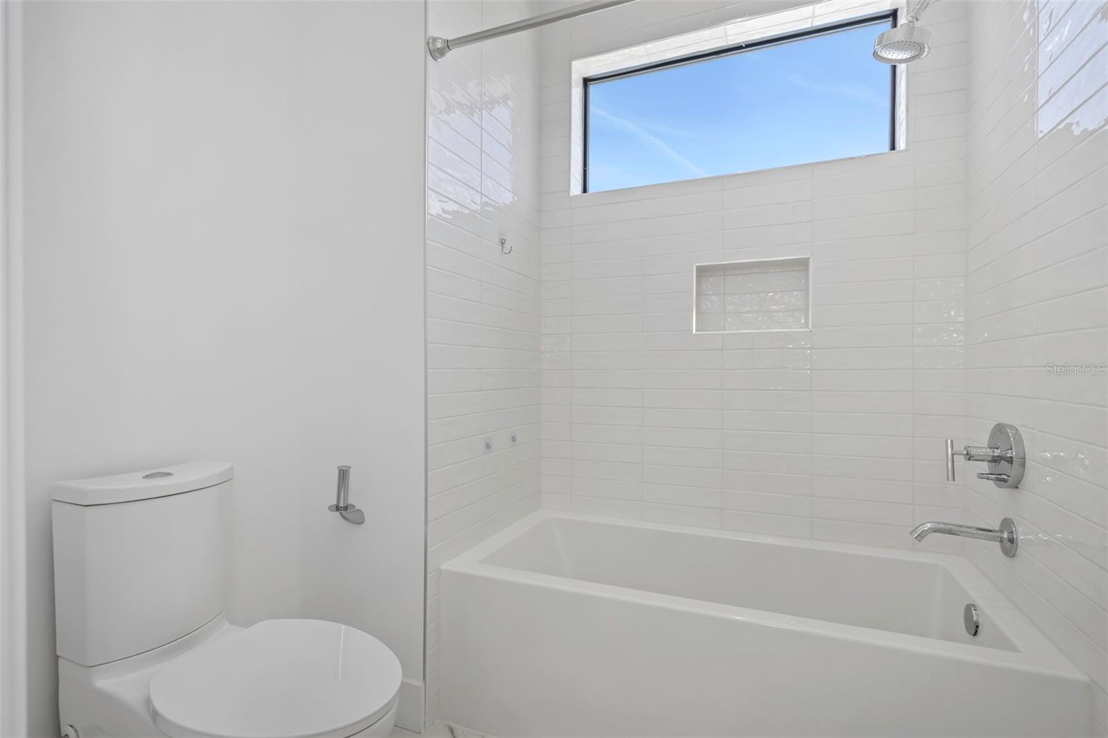 Image 38 of 69 For 5924 Bayview Circle S