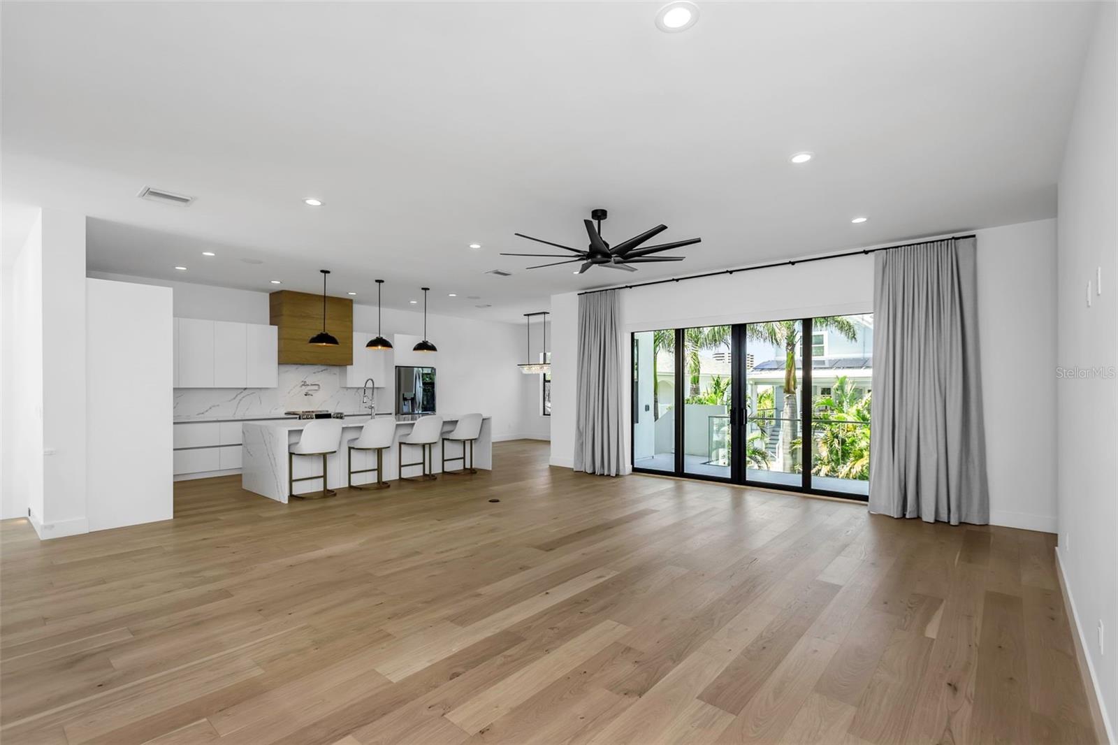 Image 4 of 69 For 5924 Bayview Circle S