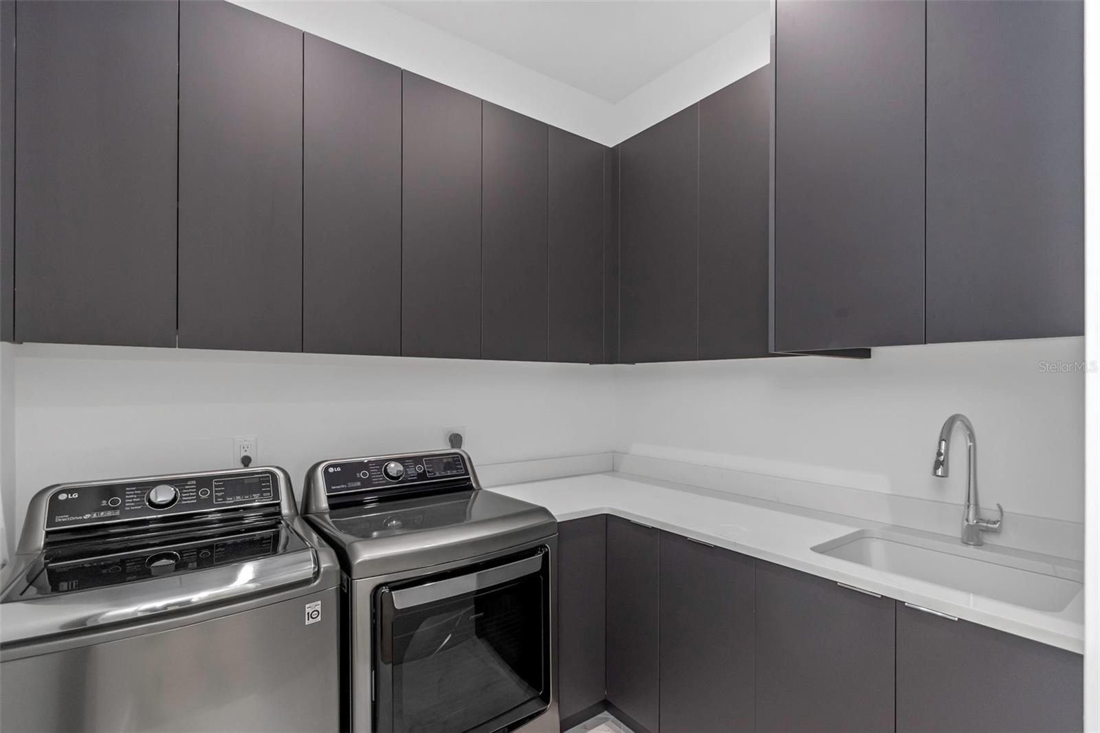 Image 42 of 69 For 5924 Bayview Circle S