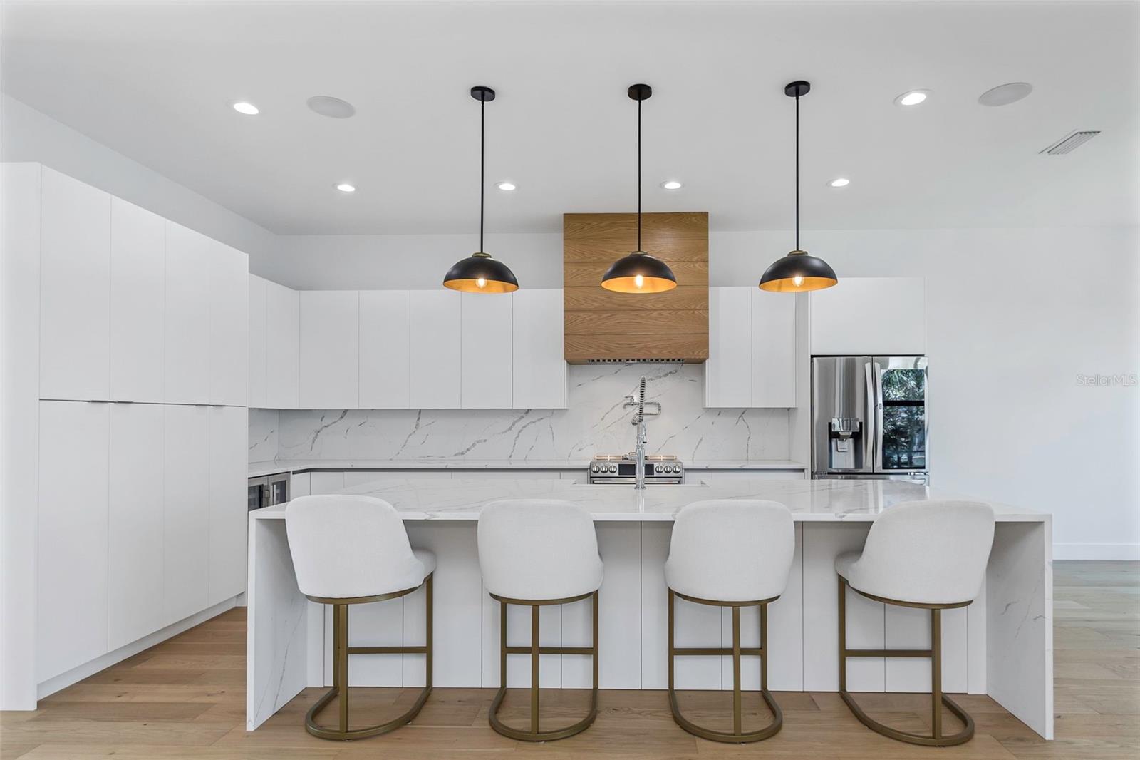 Image 6 of 69 For 5924 Bayview Circle S