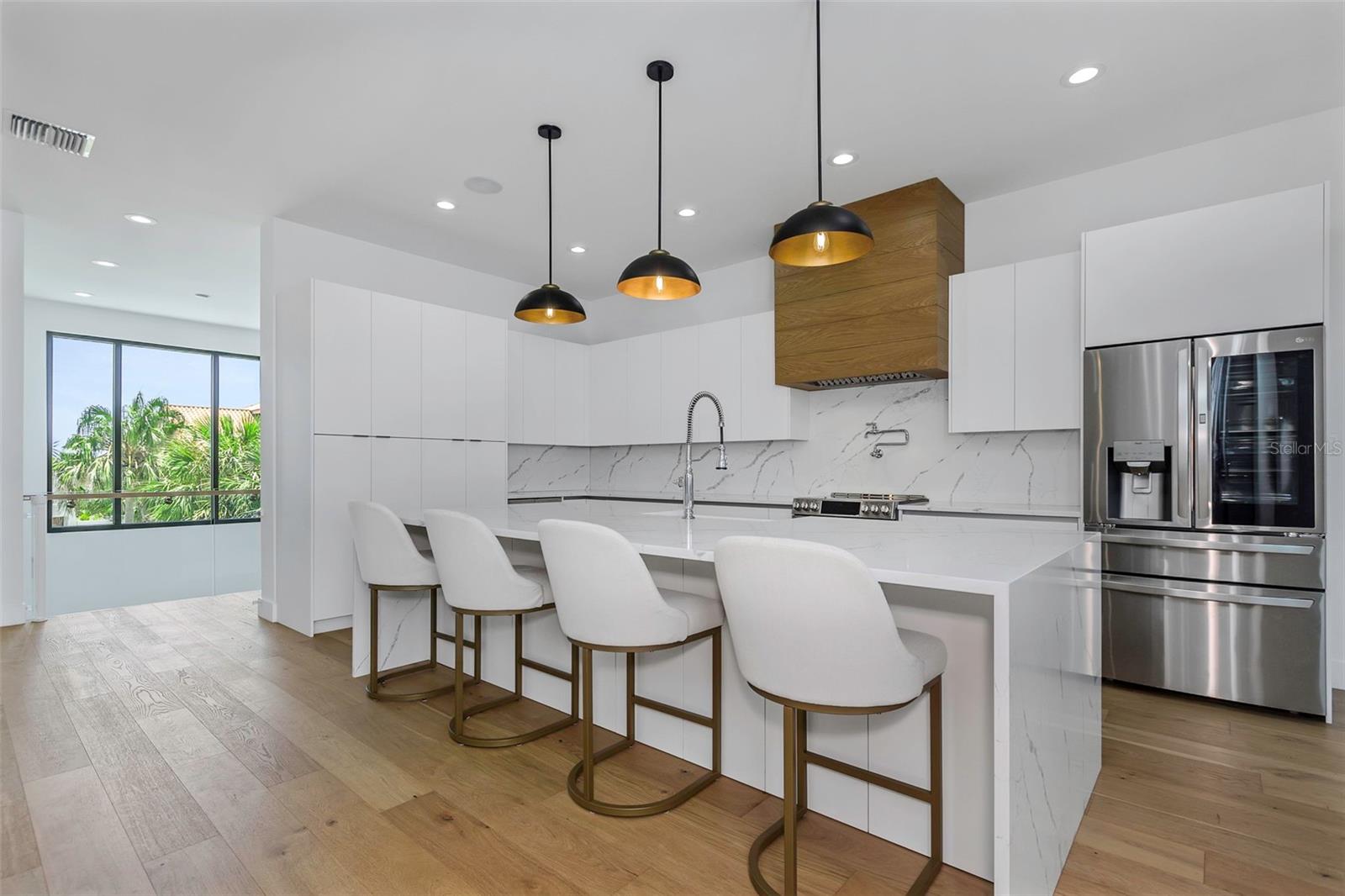 Image 7 of 69 For 5924 Bayview Circle S