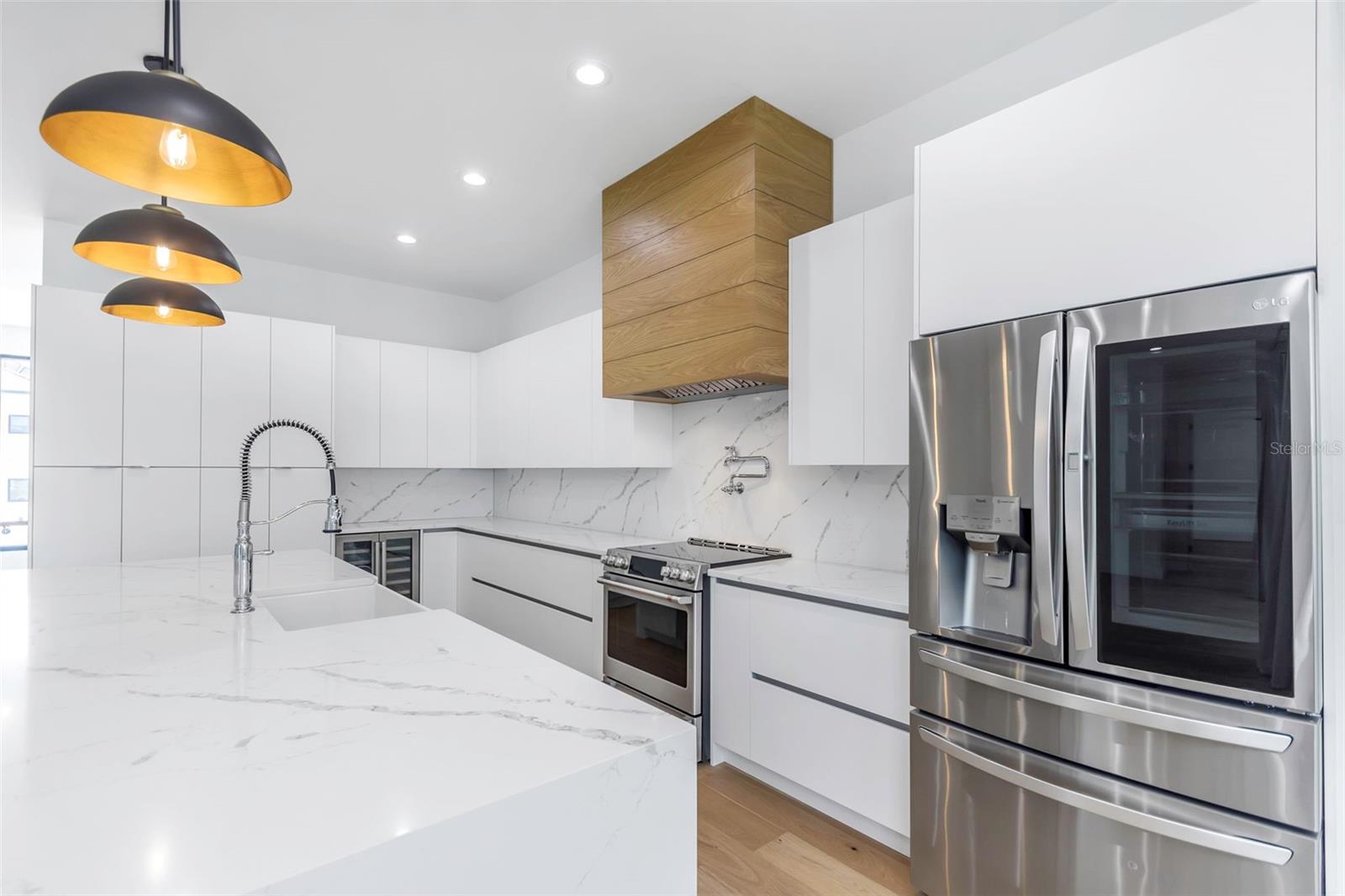 Image 9 of 69 For 5924 Bayview Circle S