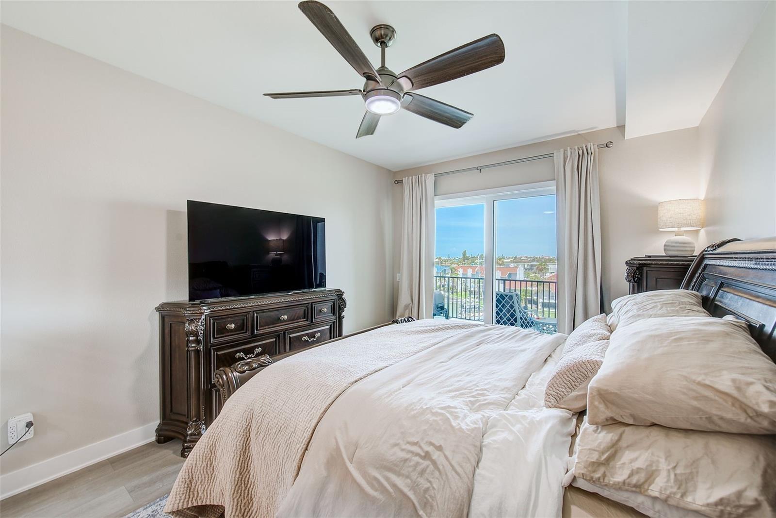 Image 36 of 60 For 400 150th Avenue 504