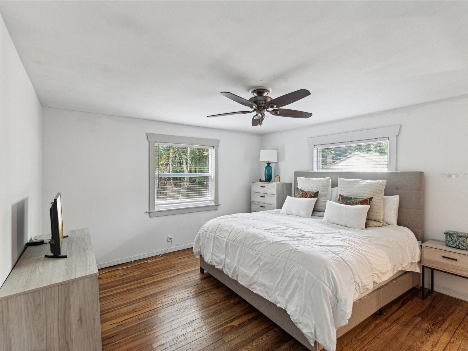 Listing photo id 11 for 5604 Cherokee Avenue