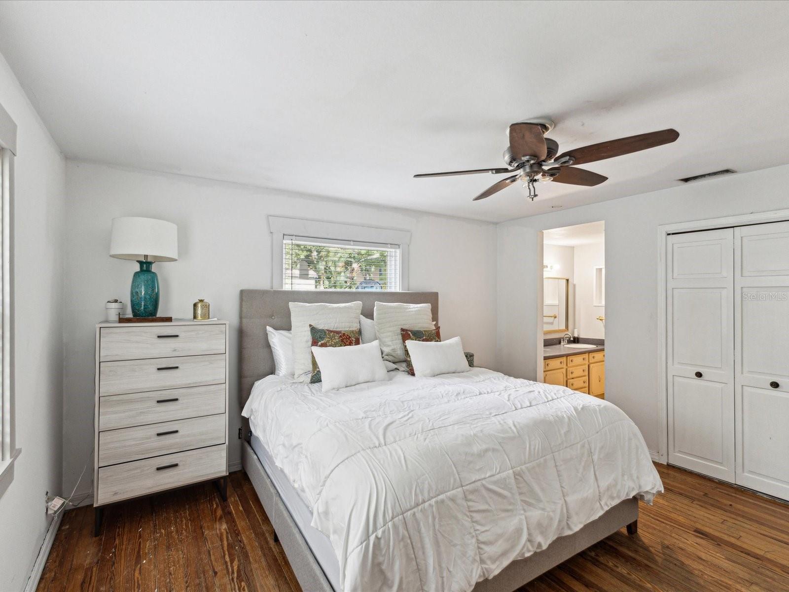 Listing photo id 12 for 5604 Cherokee Avenue