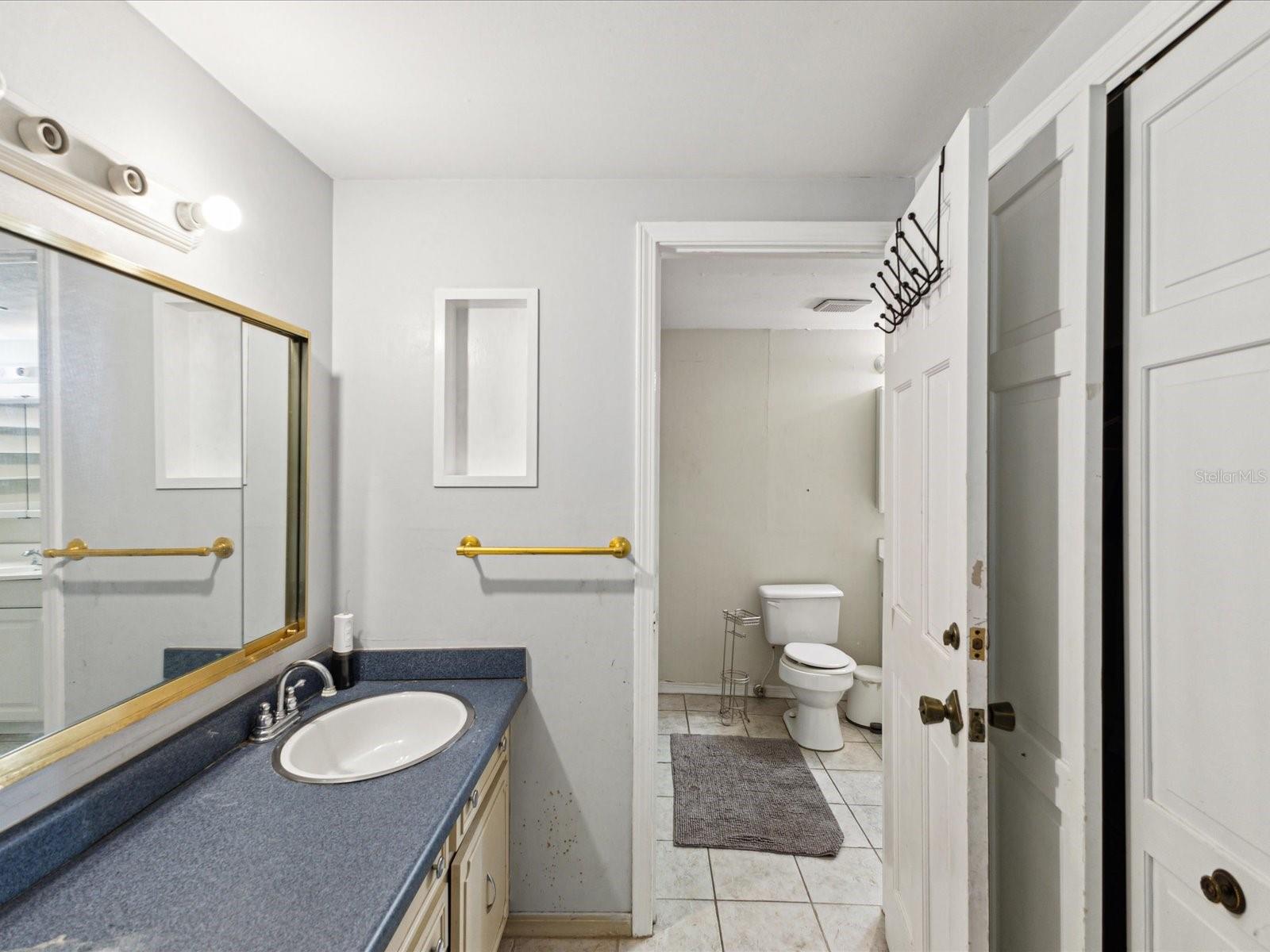 Listing photo id 13 for 5604 Cherokee Avenue