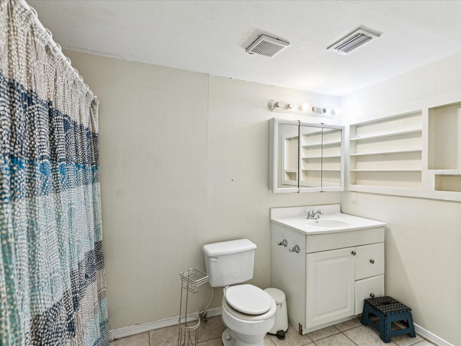 Listing photo id 14 for 5604 Cherokee Avenue