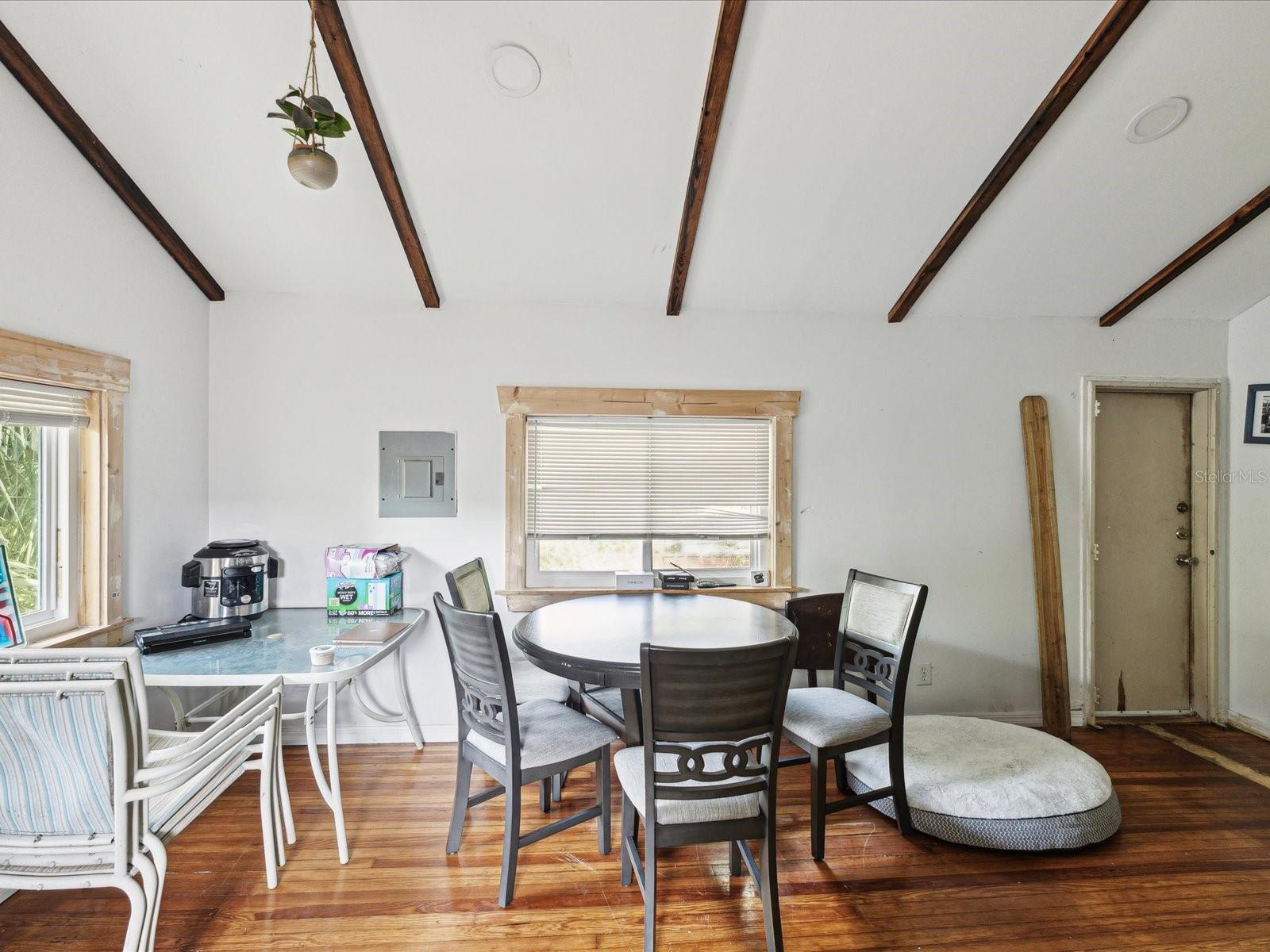 Listing photo id 19 for 5604 Cherokee Avenue