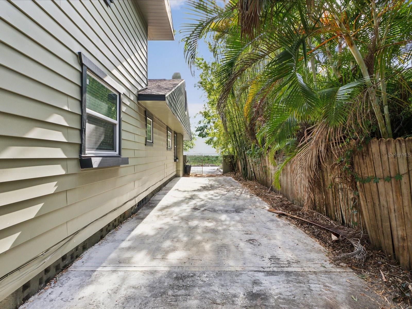 Listing photo id 22 for 5604 Cherokee Avenue