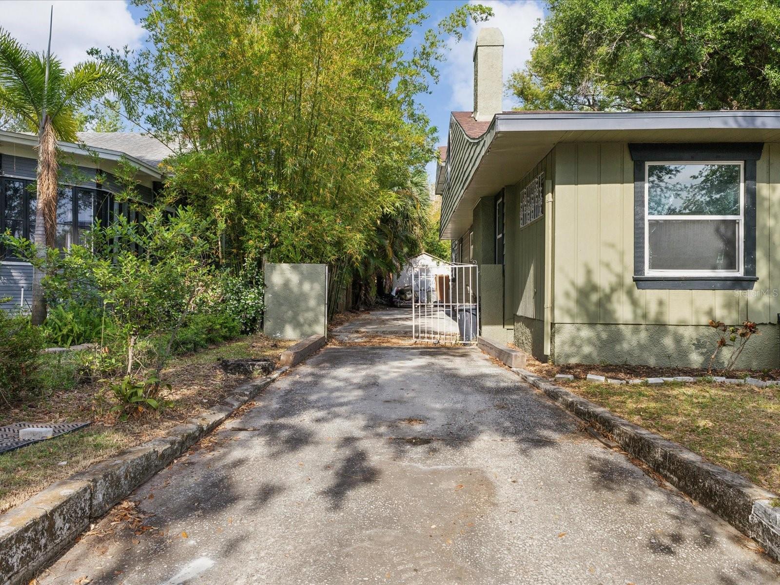 Listing photo id 24 for 5604 Cherokee Avenue