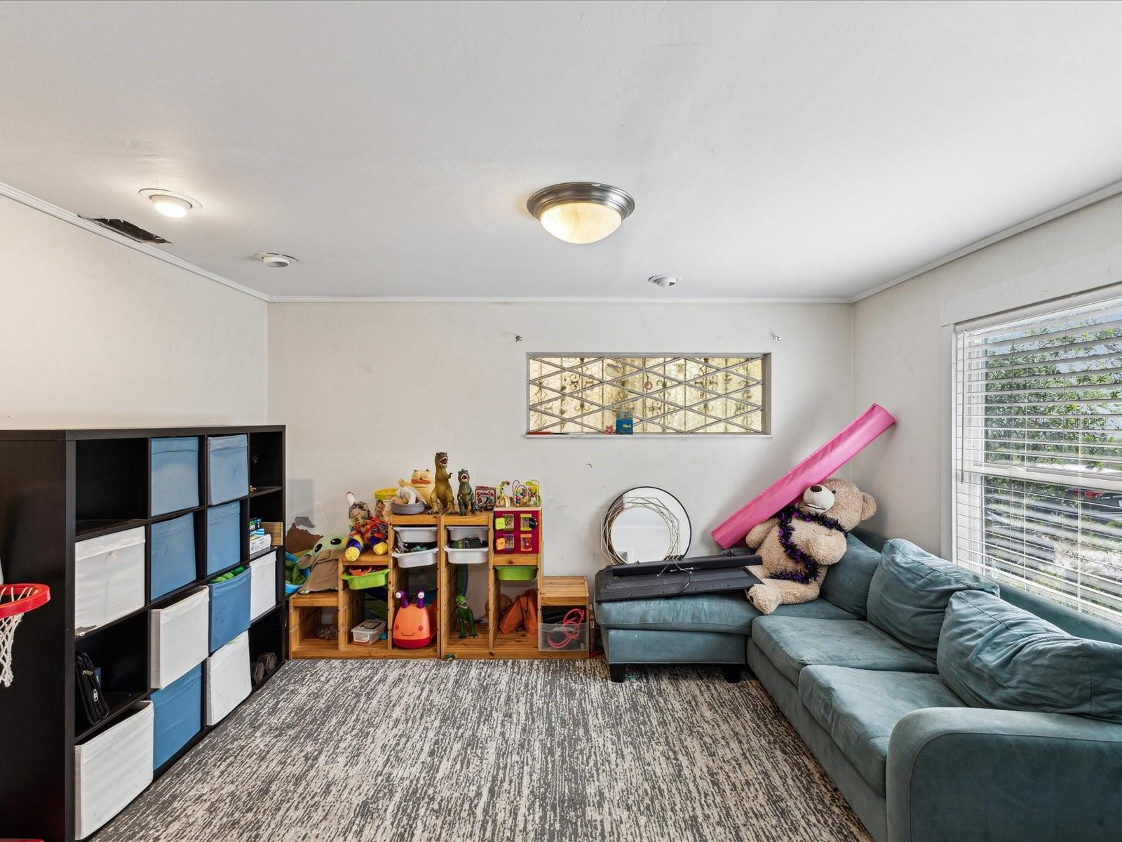 Listing photo id 3 for 5604 Cherokee Avenue