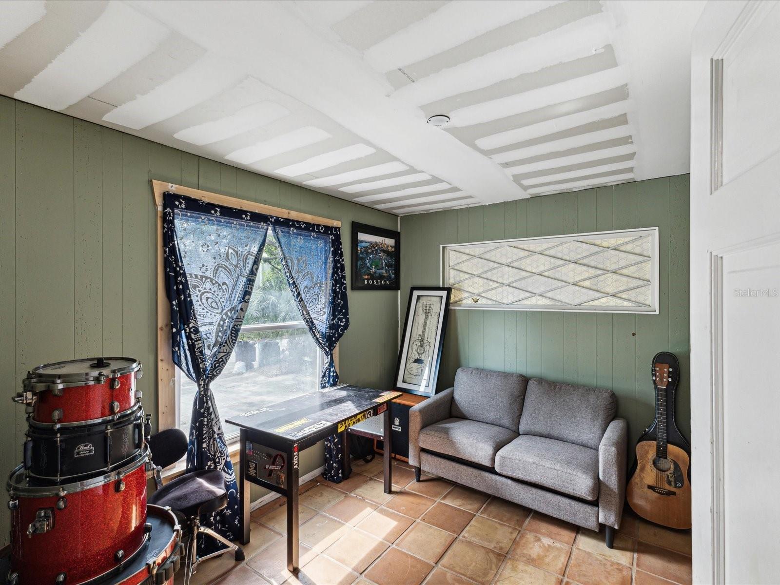 Listing photo id 6 for 5604 Cherokee Avenue
