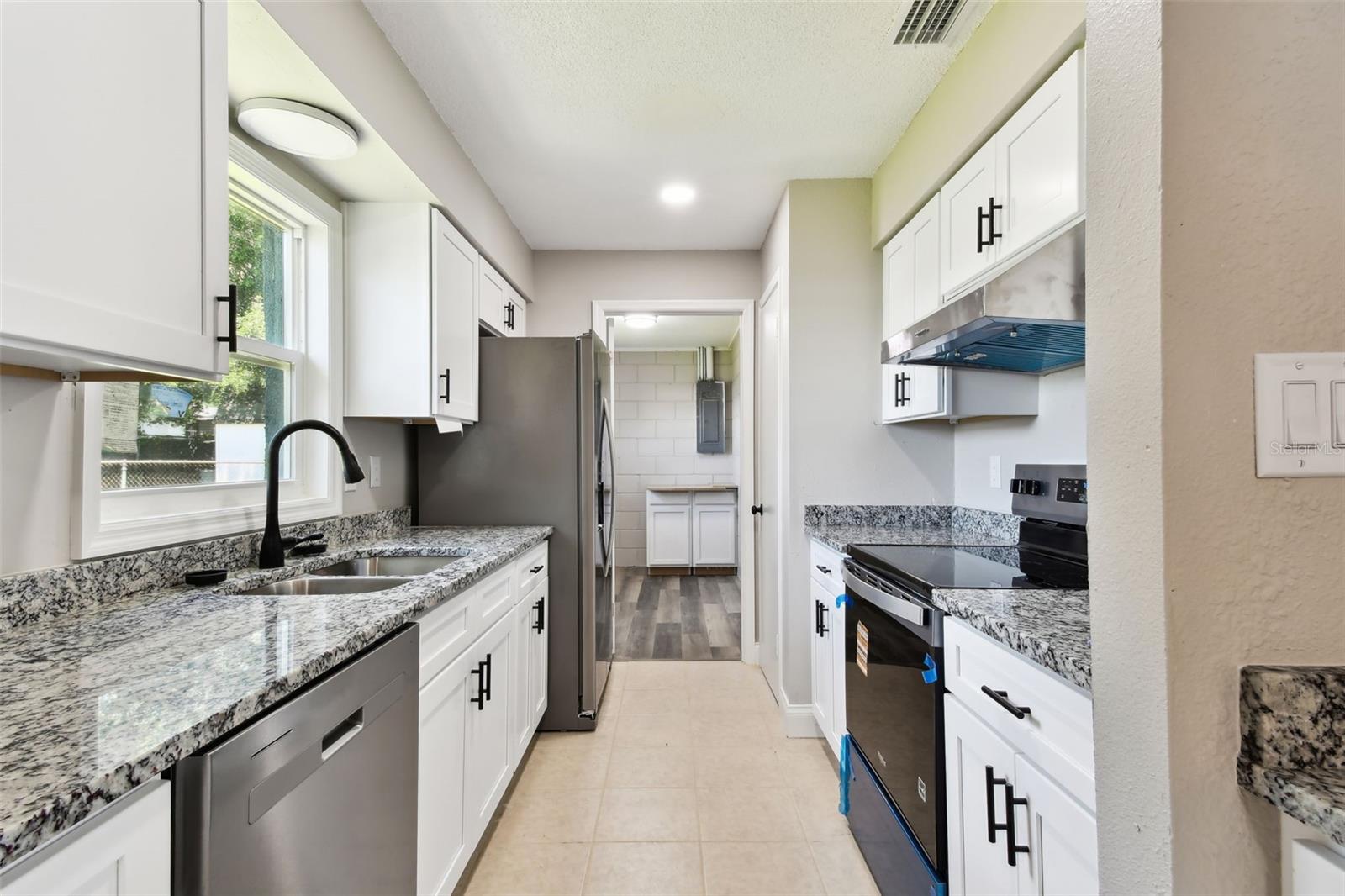 Image 4 of 61 For 2902 Wheeler Street