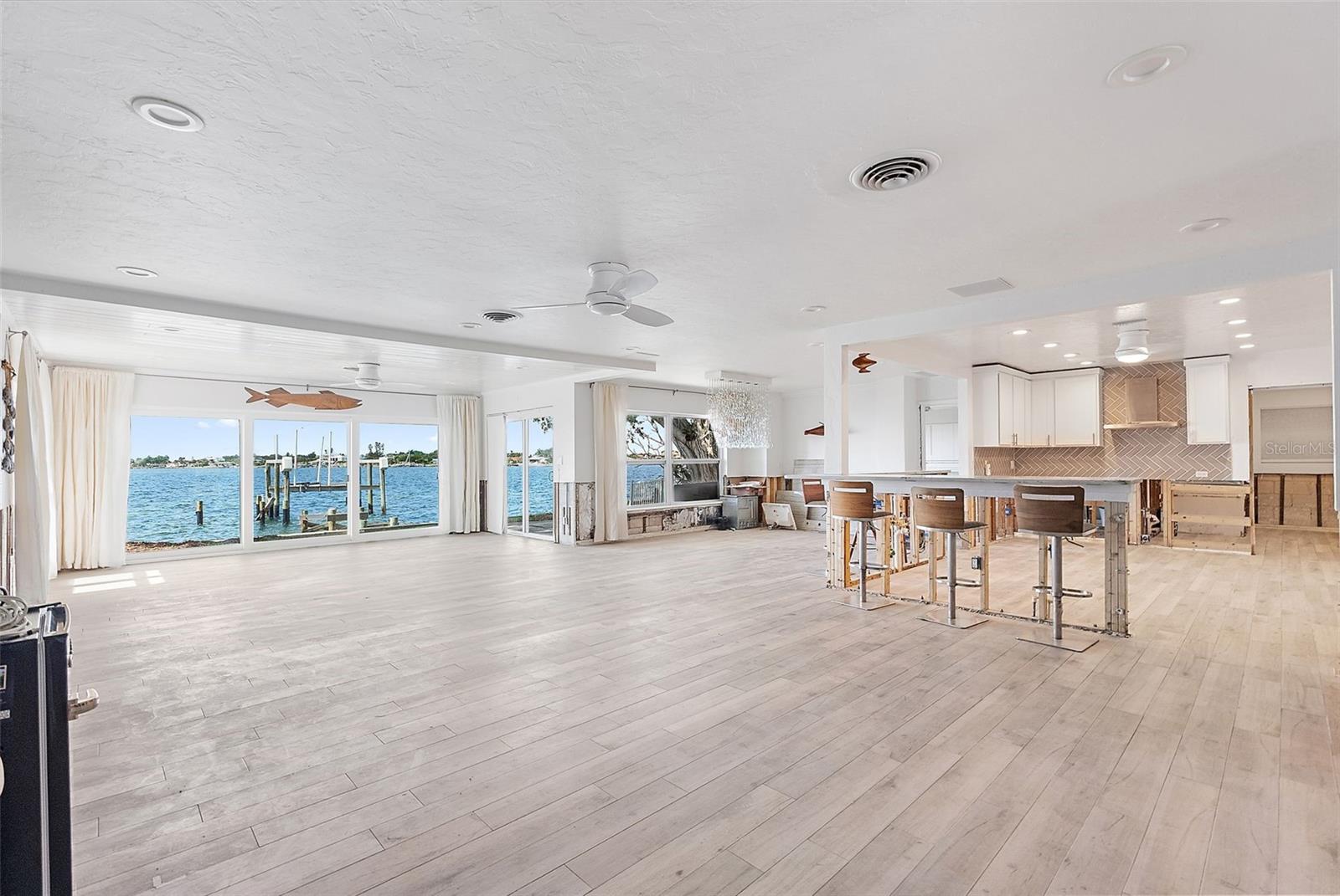 Listing photo id 8 for 2650 Bay Isle Drive Se