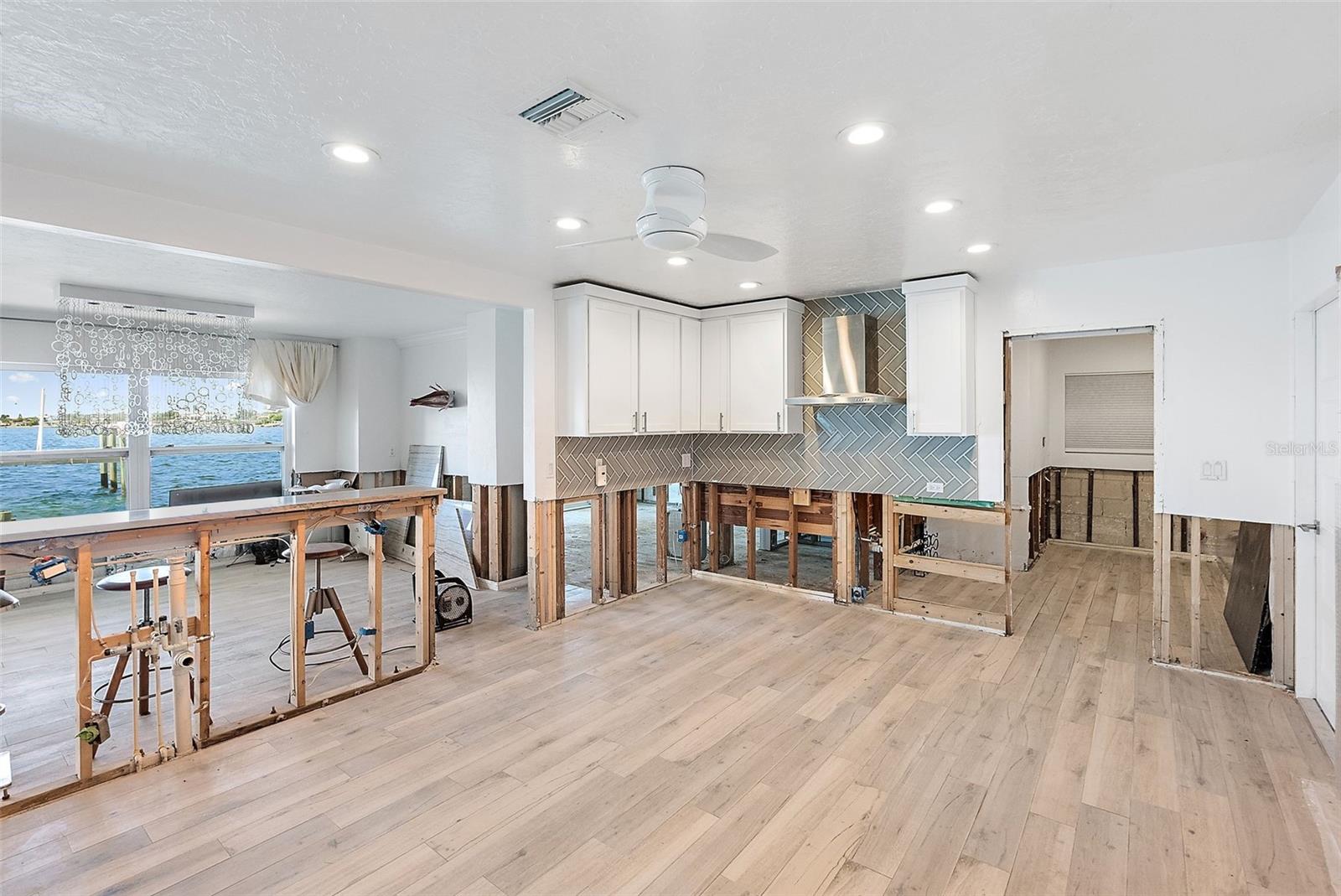 Listing photo id 11 for 2650 Bay Isle Drive Se