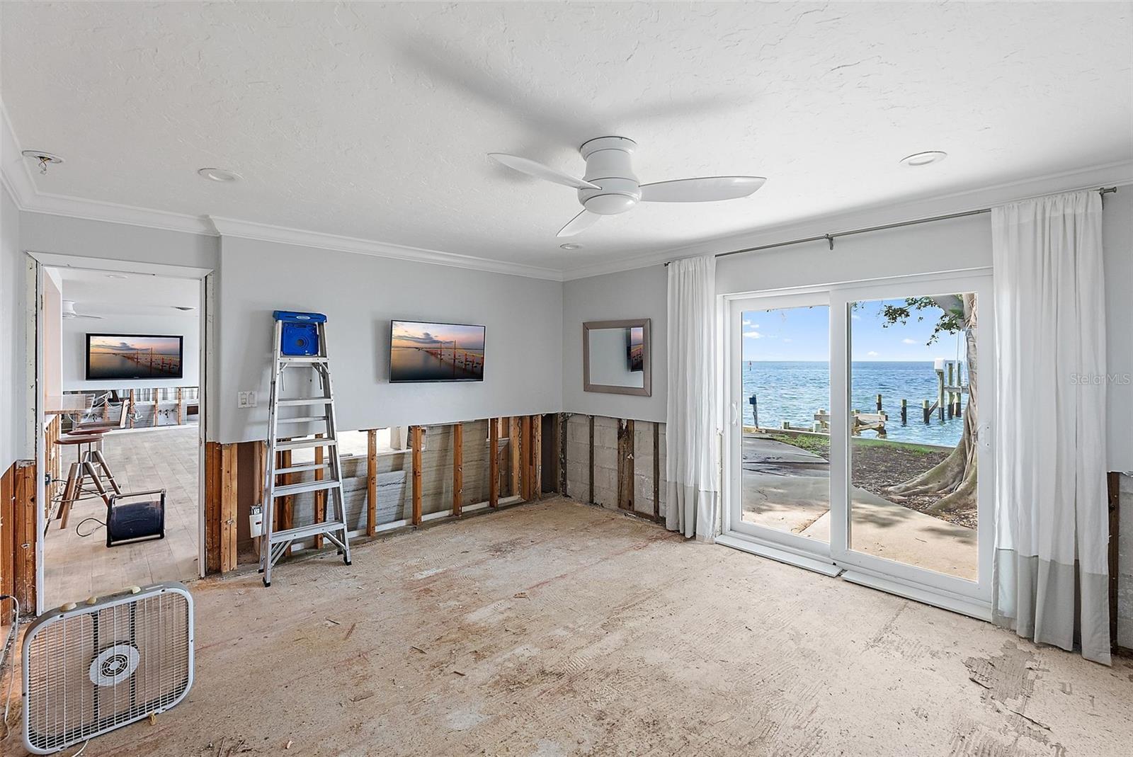 Listing photo id 12 for 2650 Bay Isle Drive Se