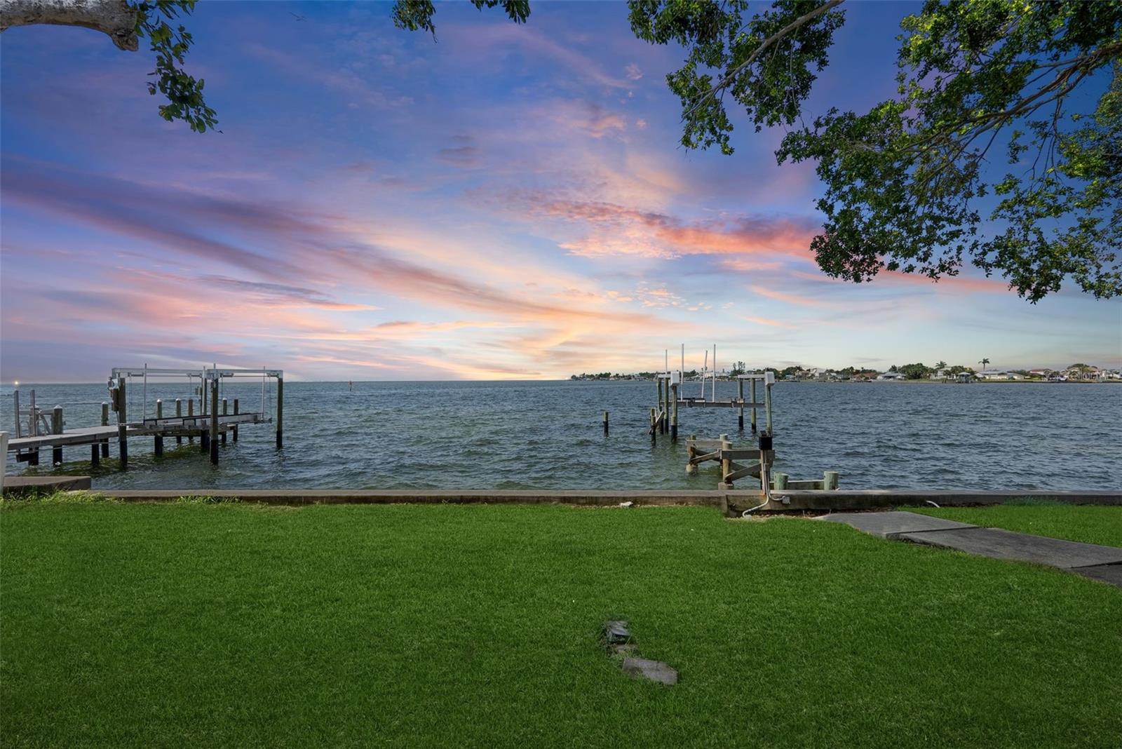Listing photo id 24 for 2650 Bay Isle Drive Se