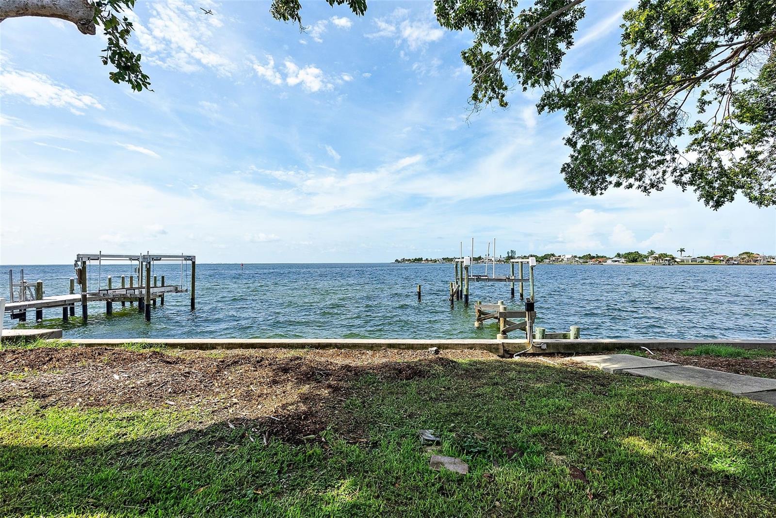Listing photo id 27 for 2650 Bay Isle Drive Se
