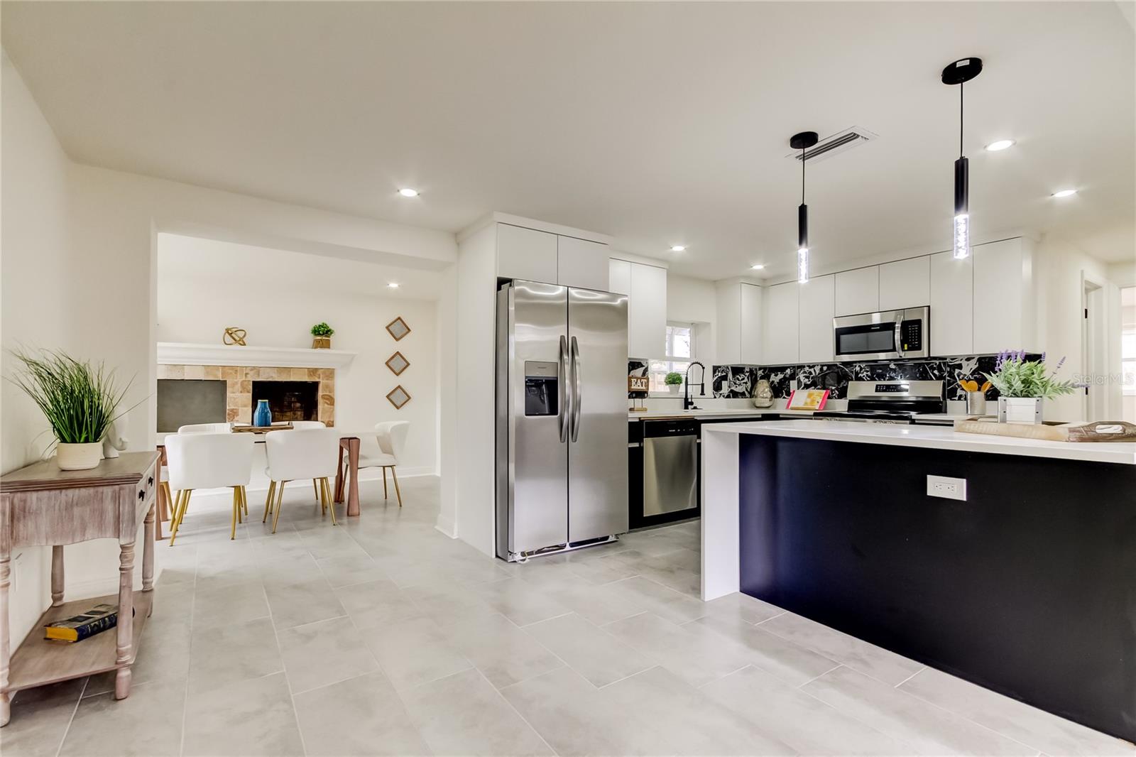 Listing photo id 8 for 3025 Palamore Drive