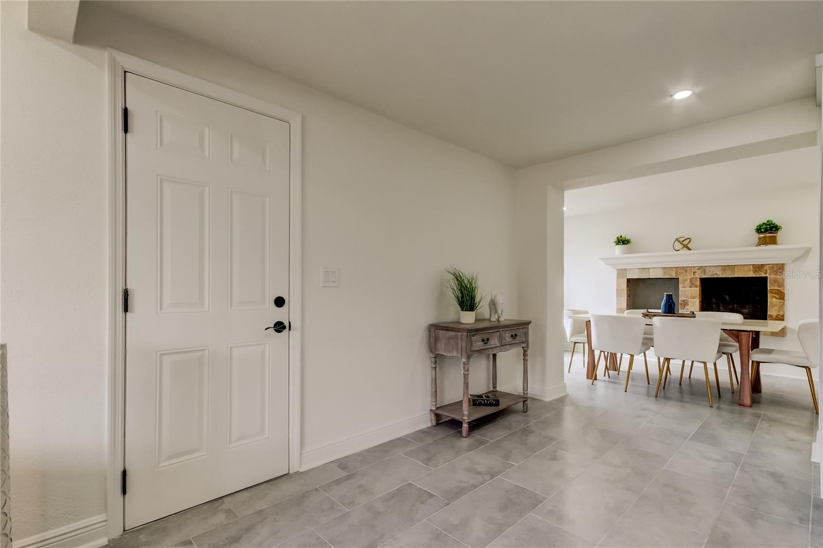 Listing photo id 9 for 3025 Palamore Drive