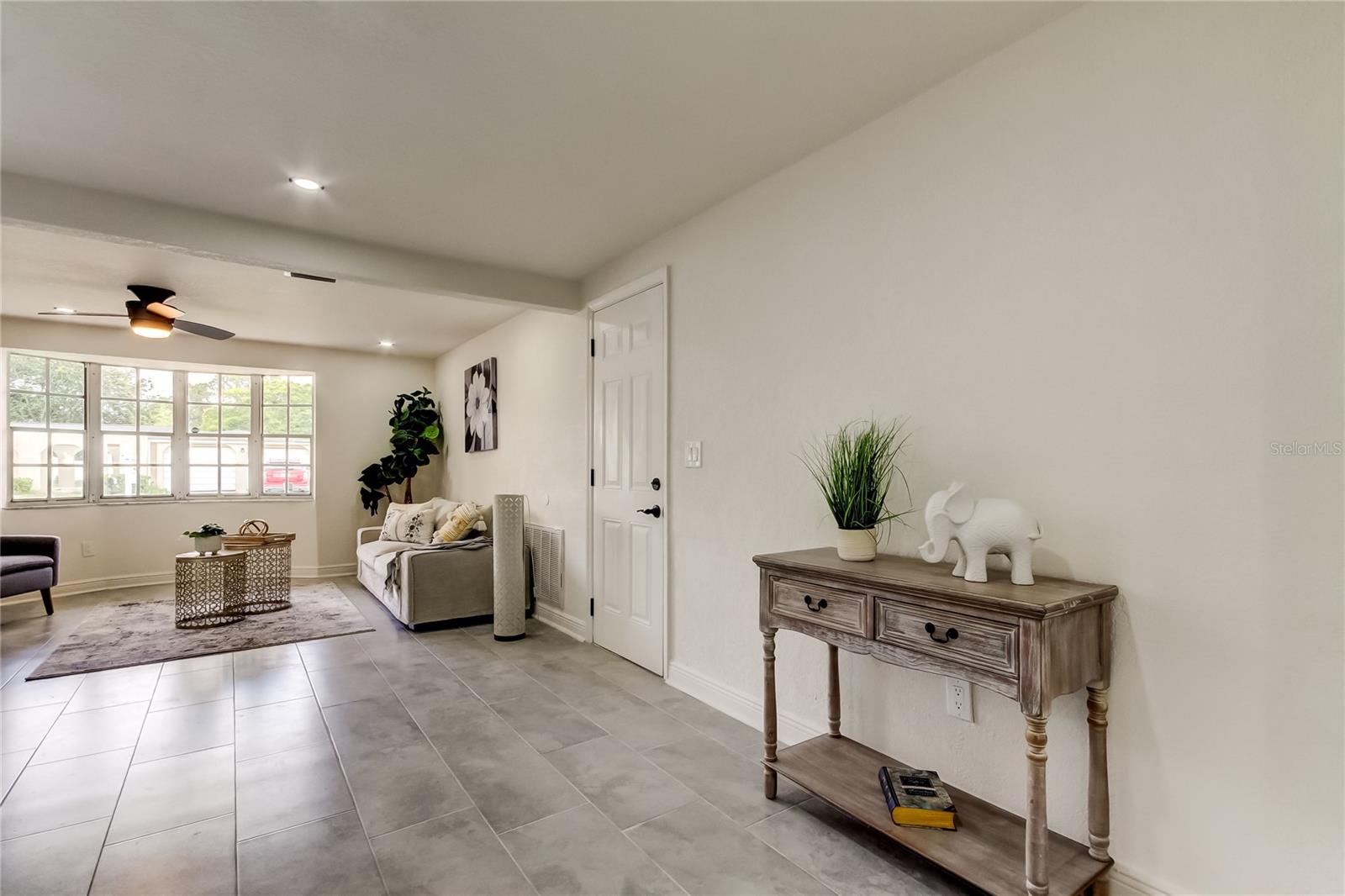 Listing photo id 10 for 3025 Palamore Drive